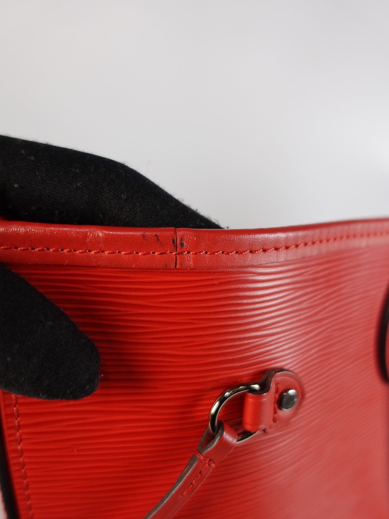 Neverfull MM in Red Epi Leather (Date Code: UB4156) | Purse Maison Luxury Bags Shop