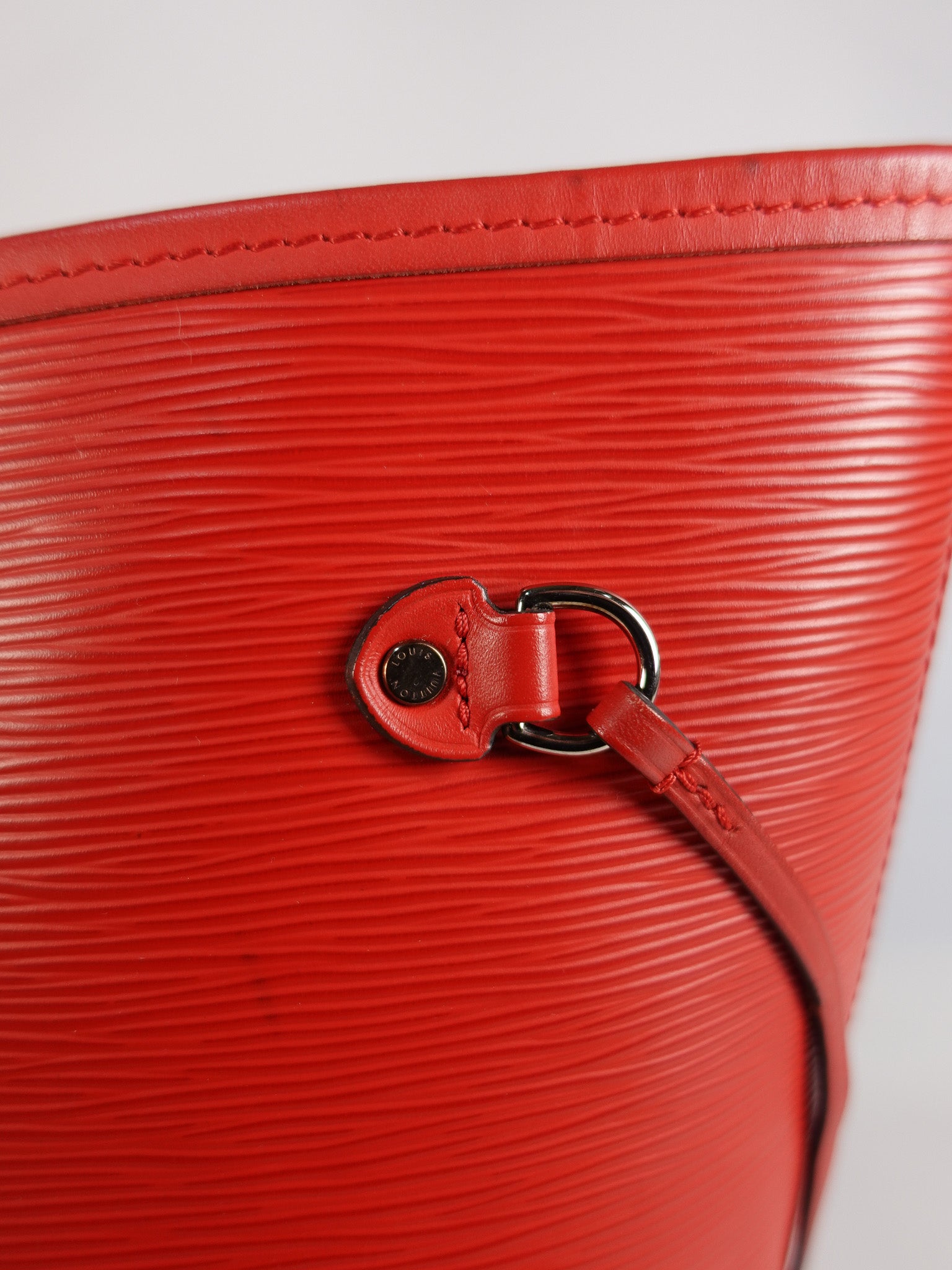 Neverfull MM in Red Epi Leather (Date Code: UB4156) | Purse Maison Luxury Bags Shop