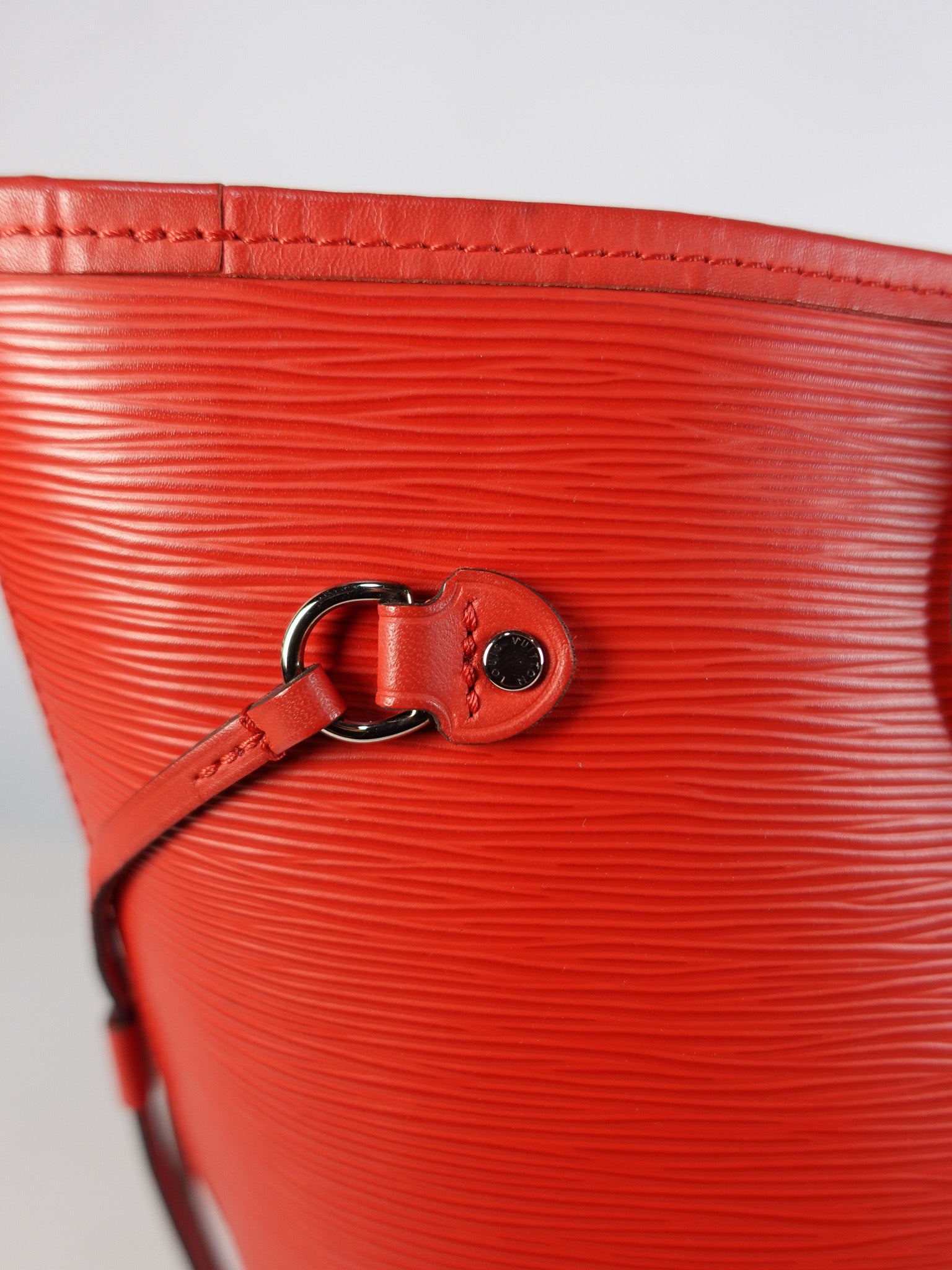 Neverfull MM in Red Epi Leather (Date Code: UB4156) | Purse Maison Luxury Bags Shop