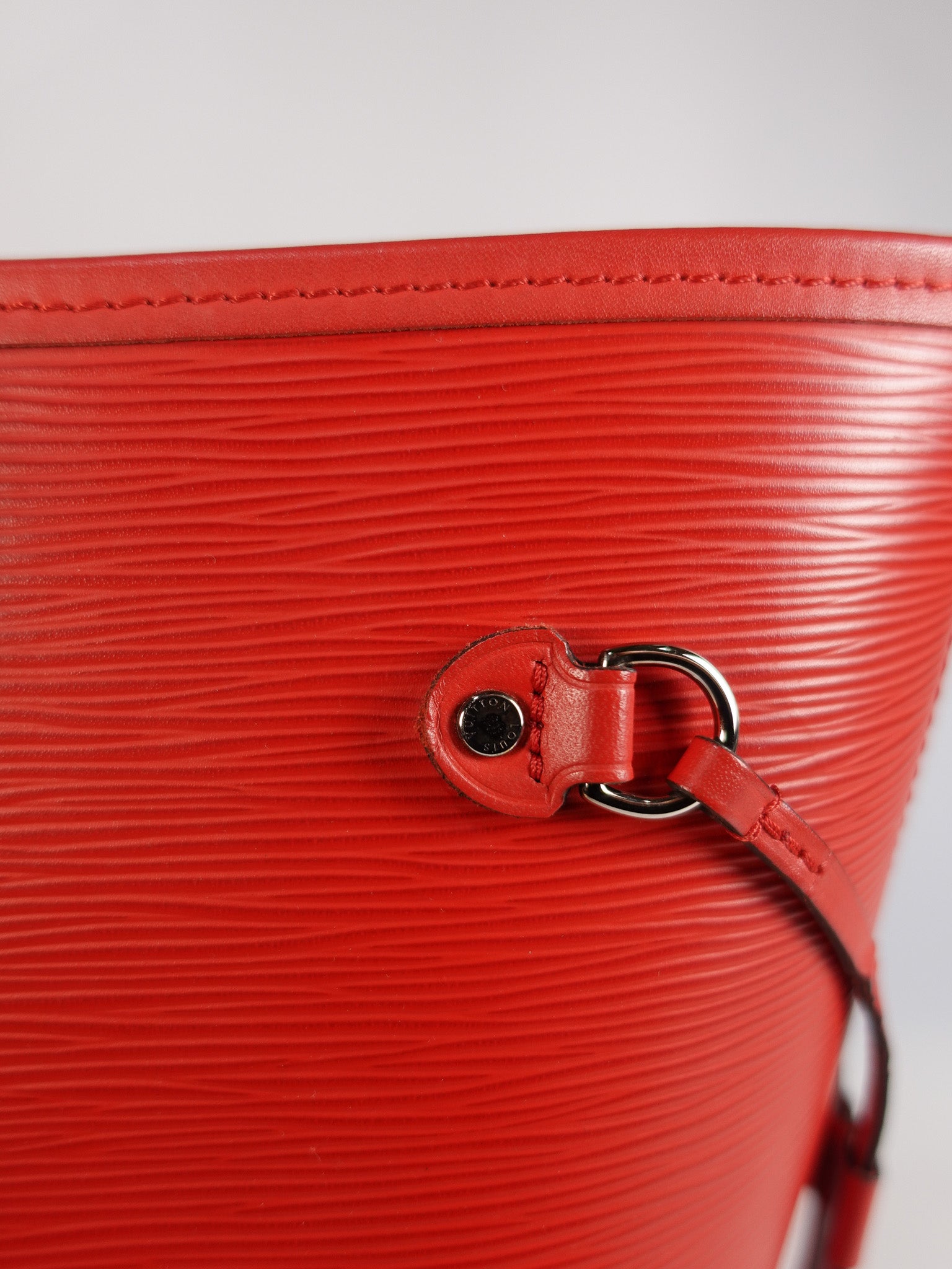Neverfull MM in Red Epi Leather (Date Code: UB4156) | Purse Maison Luxury Bags Shop