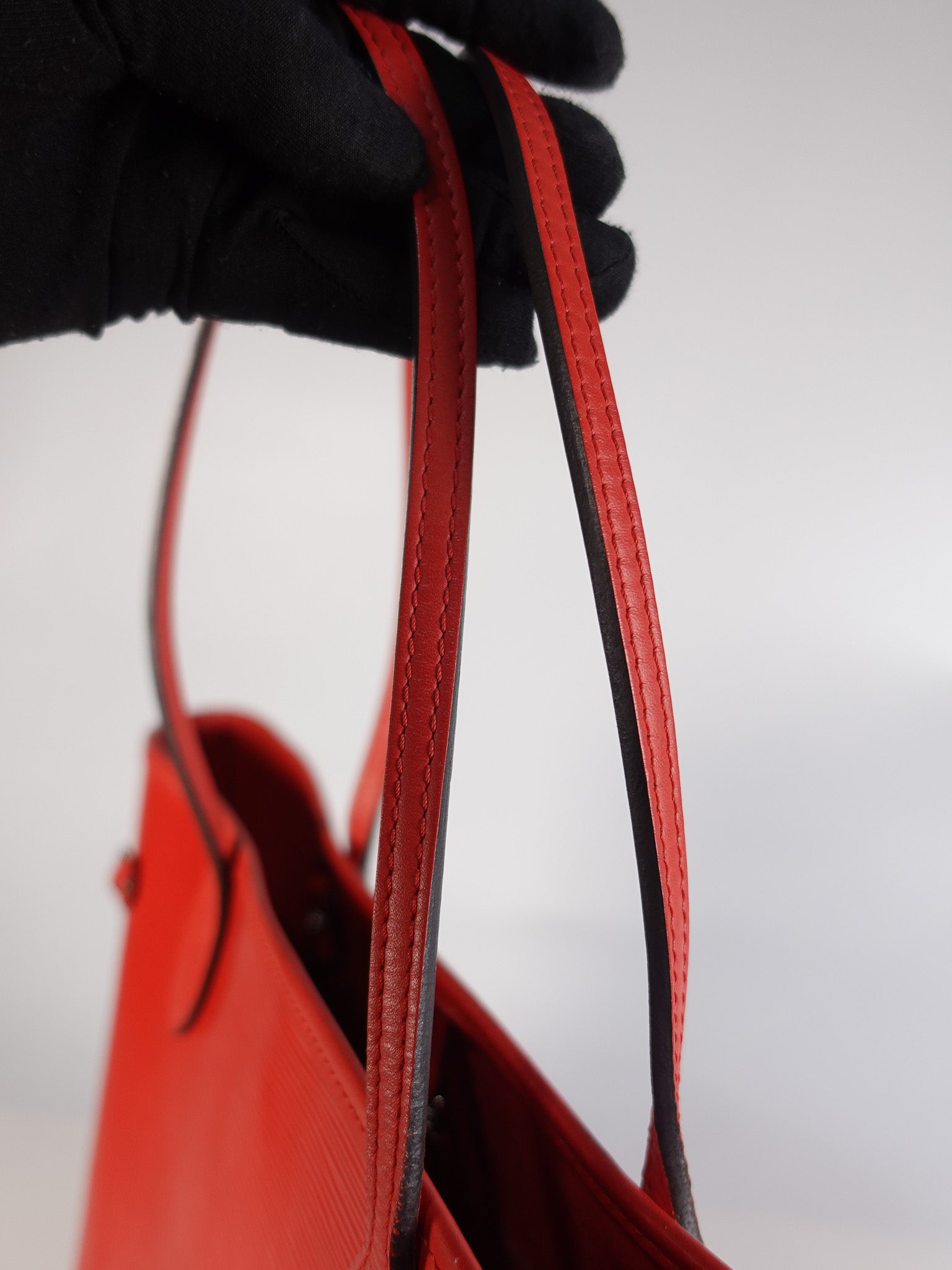 Neverfull MM in Red Epi Leather (Date Code: UB4156) | Purse Maison Luxury Bags Shop