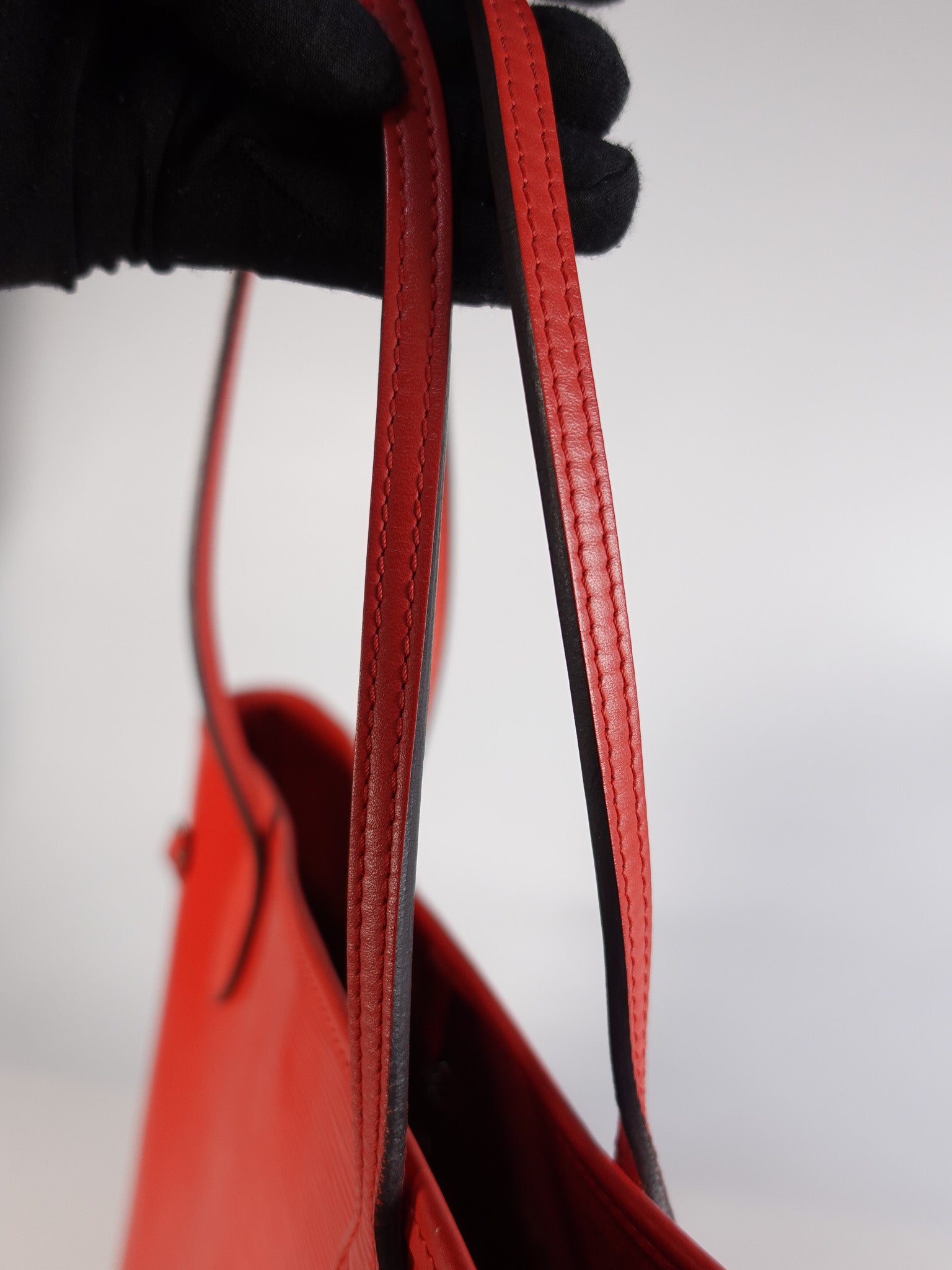 Neverfull MM in Red Epi Leather (Date Code: UB4156) | Purse Maison Luxury Bags Shop