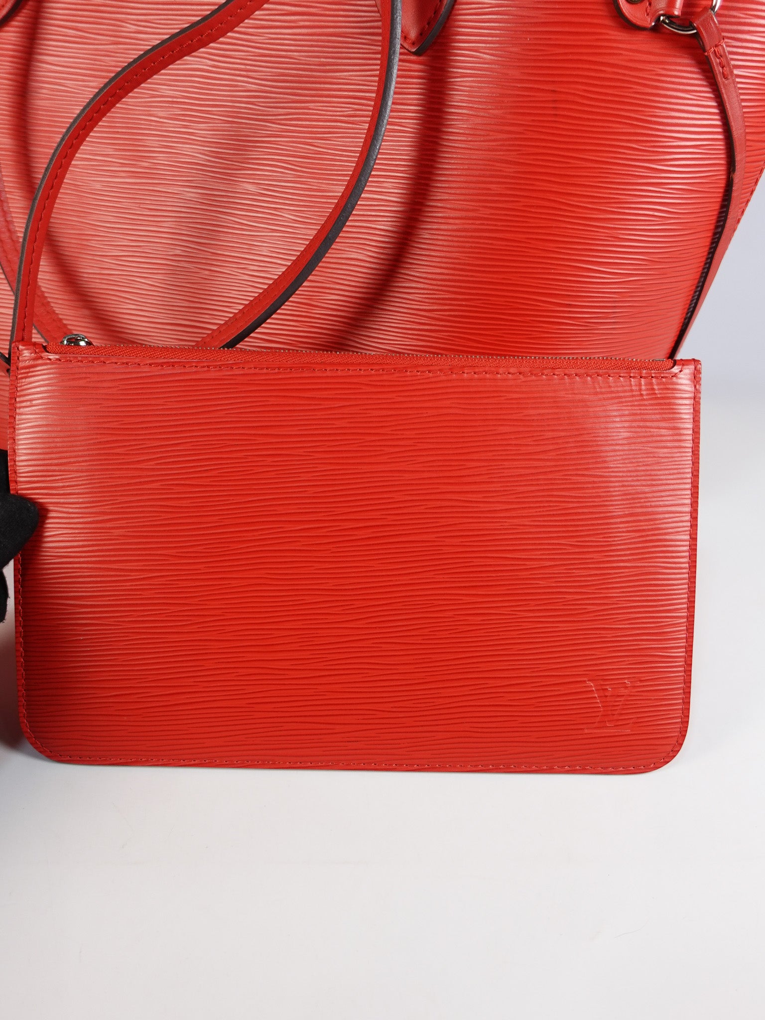 Neverfull MM in Red Epi Leather (Date Code: UB4156) | Purse Maison Luxury Bags Shop