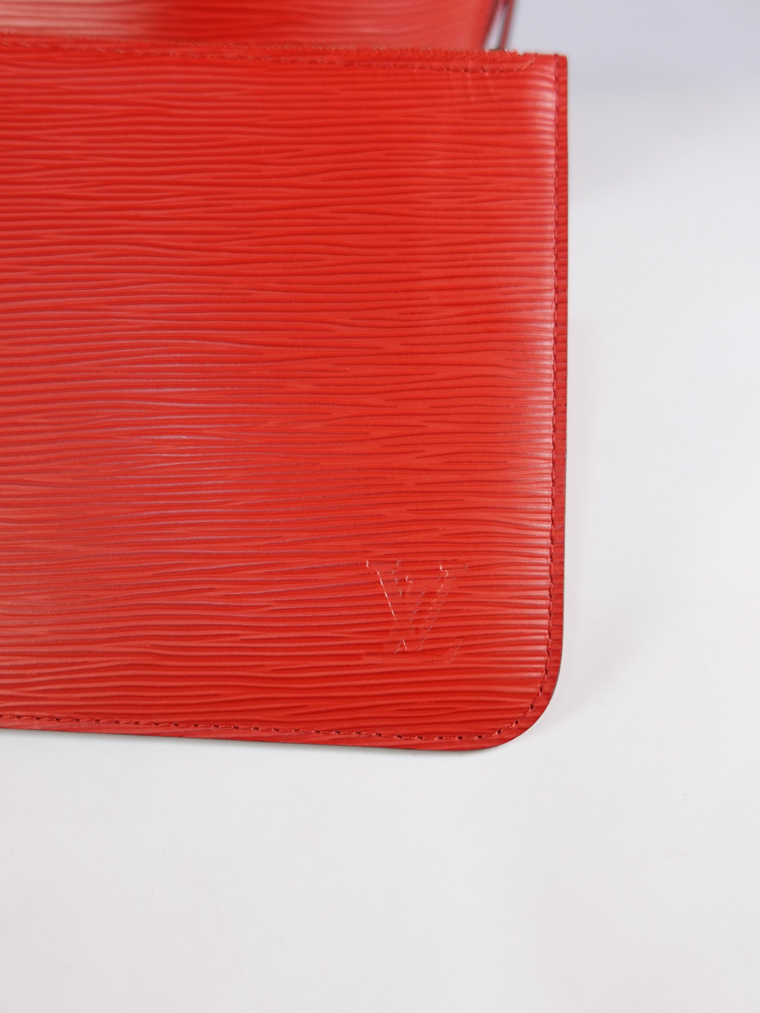 Neverfull MM in Red Epi Leather (Date Code: UB4156) | Purse Maison Luxury Bags Shop