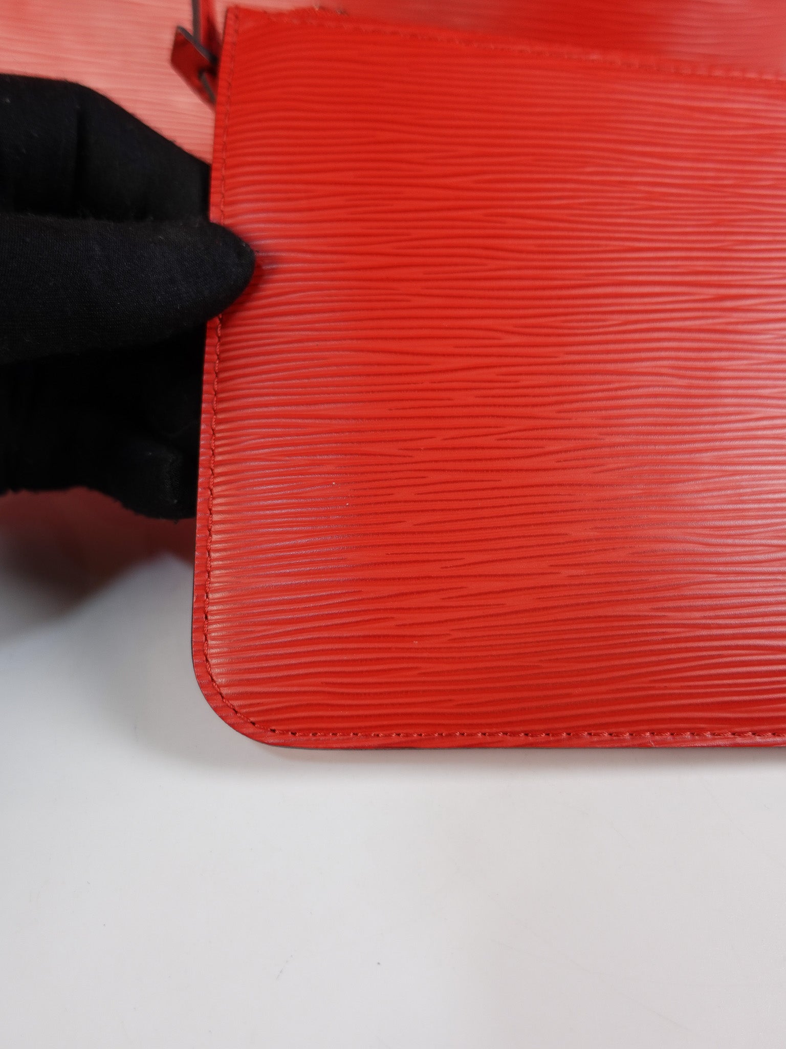 Neverfull MM in Red Epi Leather (Date Code: UB4156) | Purse Maison Luxury Bags Shop