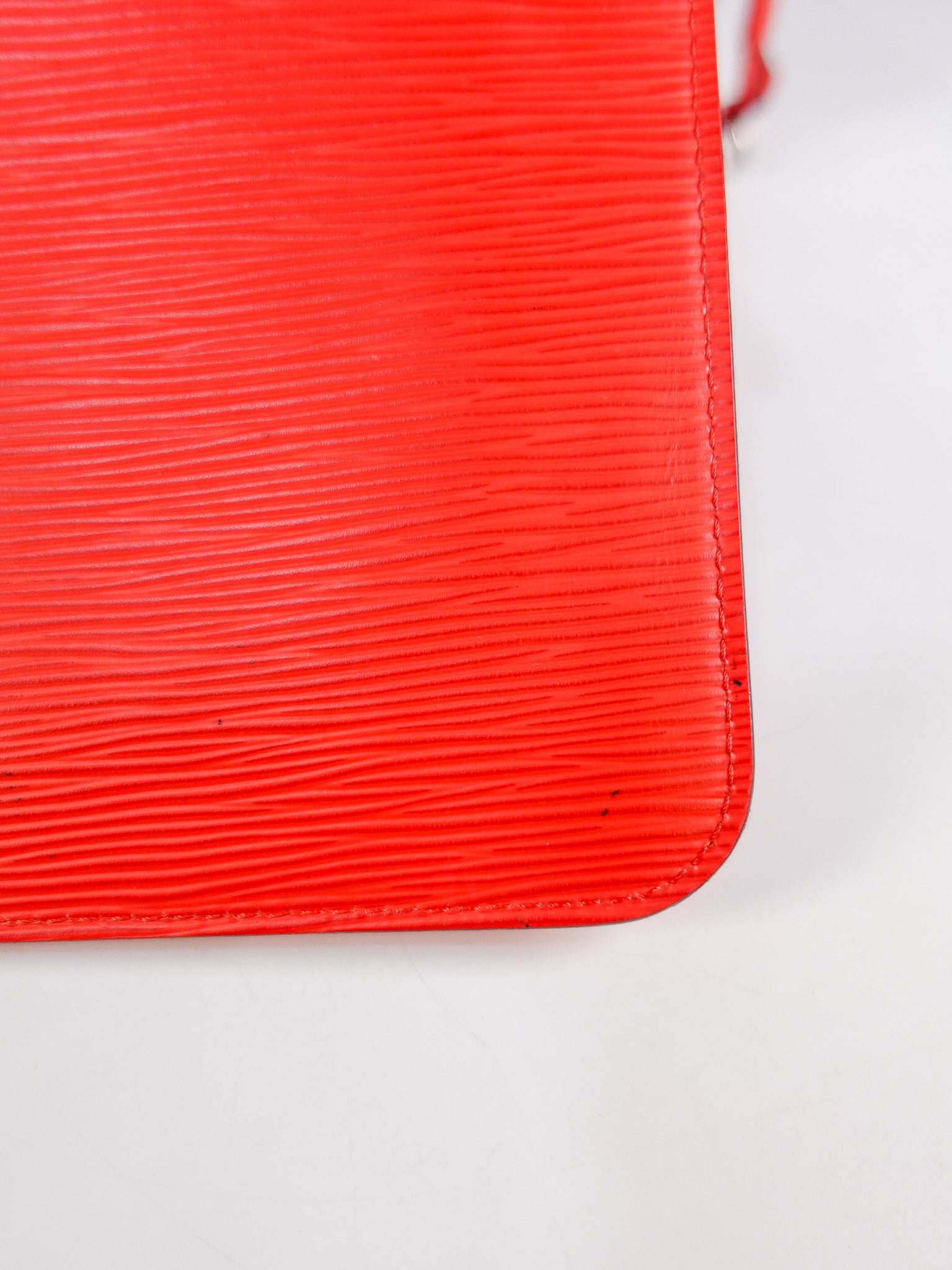 Neverfull MM in Red Epi Leather (Date Code: UB4156) | Purse Maison Luxury Bags Shop