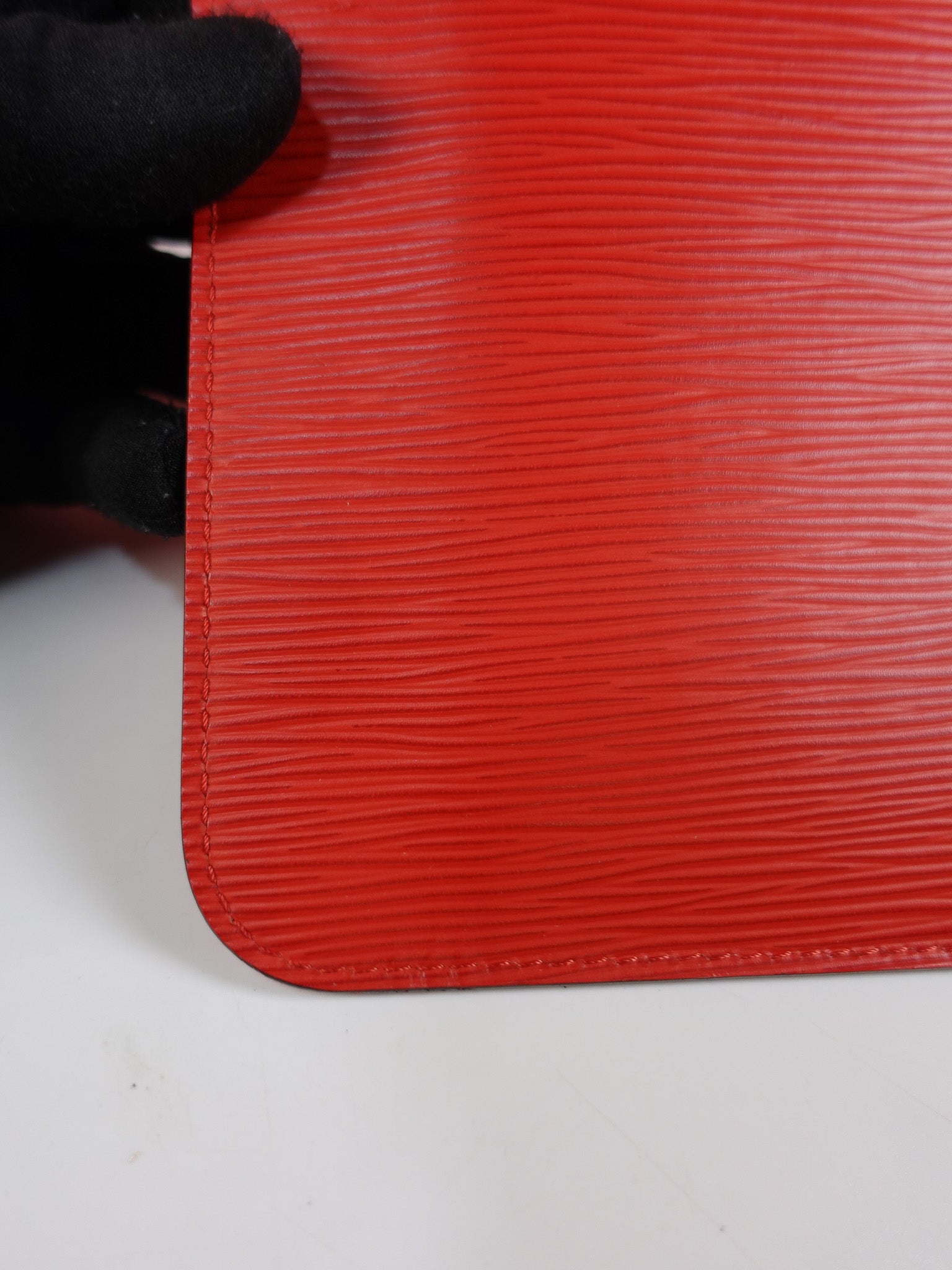 Neverfull MM in Red Epi Leather (Date Code: UB4156) | Purse Maison Luxury Bags Shop