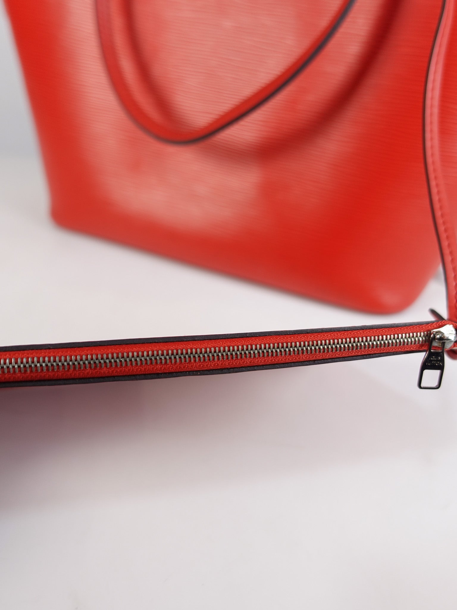 Neverfull MM in Red Epi Leather (Date Code: UB4156) | Purse Maison Luxury Bags Shop