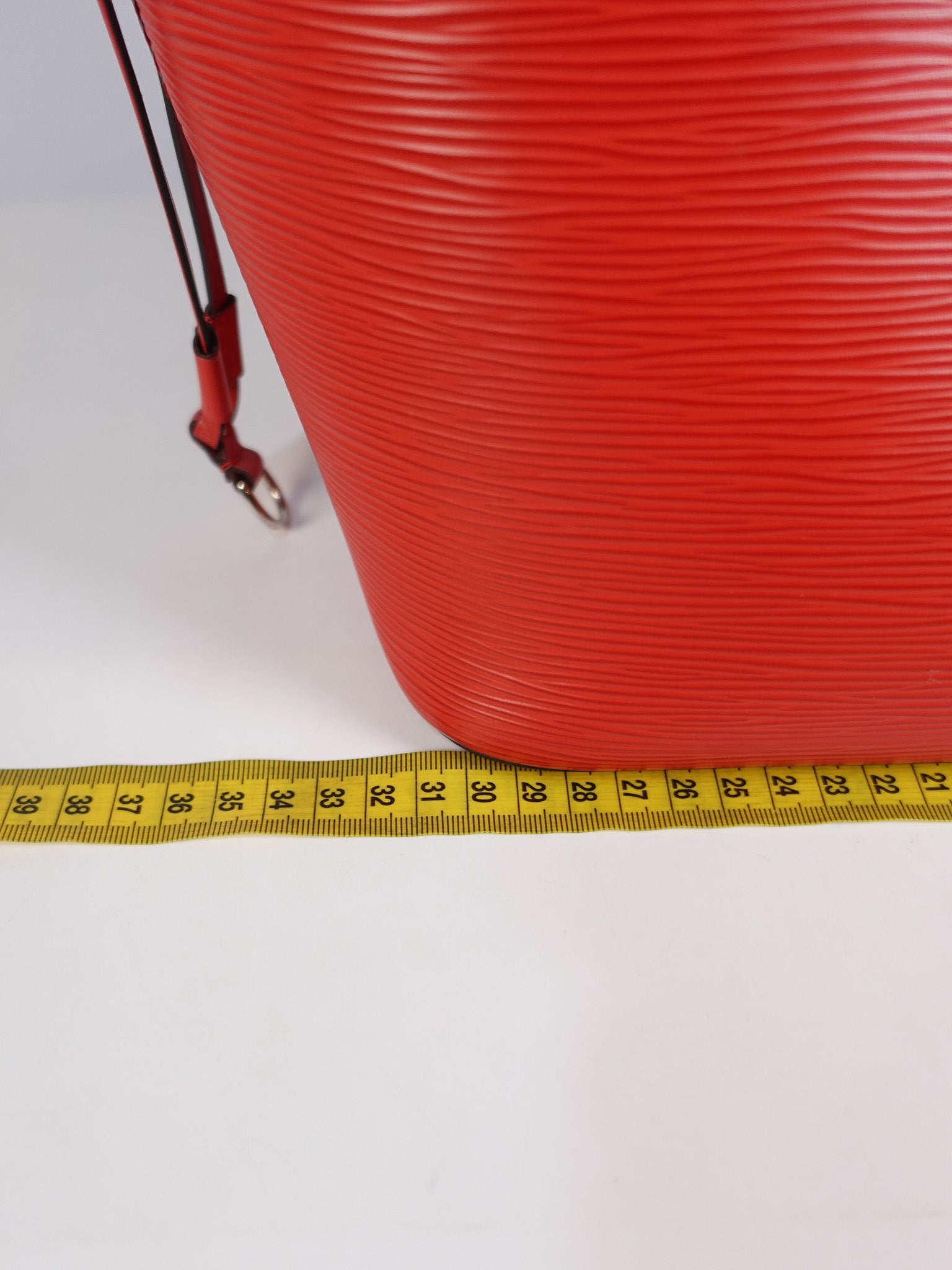 Neverfull MM in Red Epi Leather (Date Code: UB4156) | Purse Maison Luxury Bags Shop