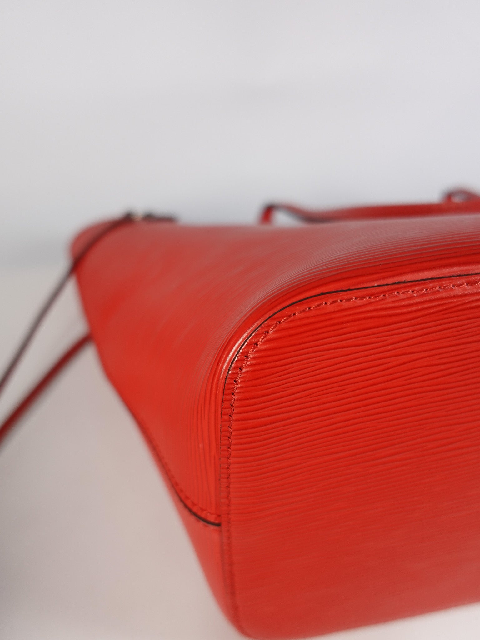 Neverfull MM in Red Epi Leather (Date Code: UB4156) | Purse Maison Luxury Bags Shop
