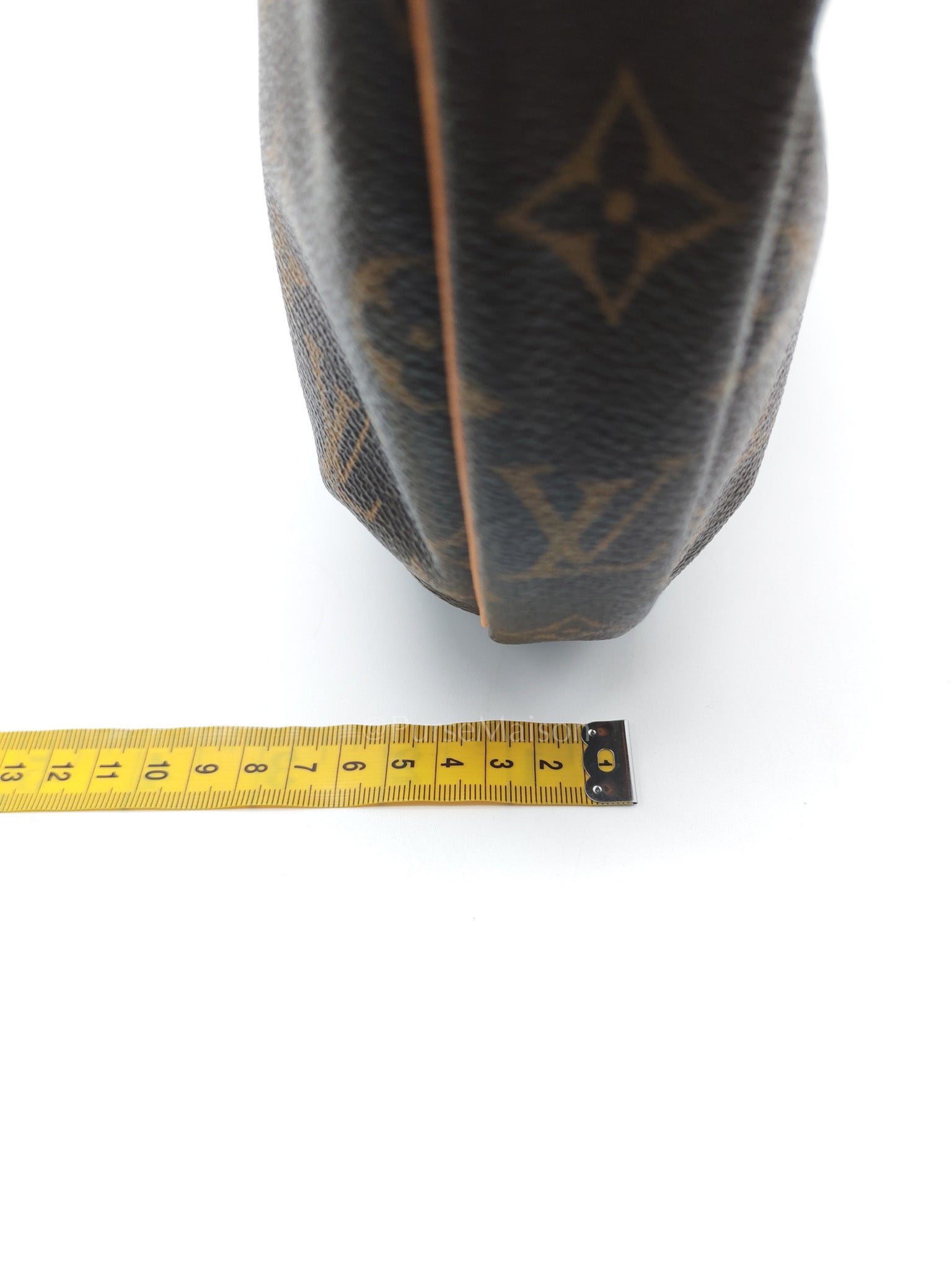 Croissant MM Handbag in Monogram Canvas (Datecode: TH0043)