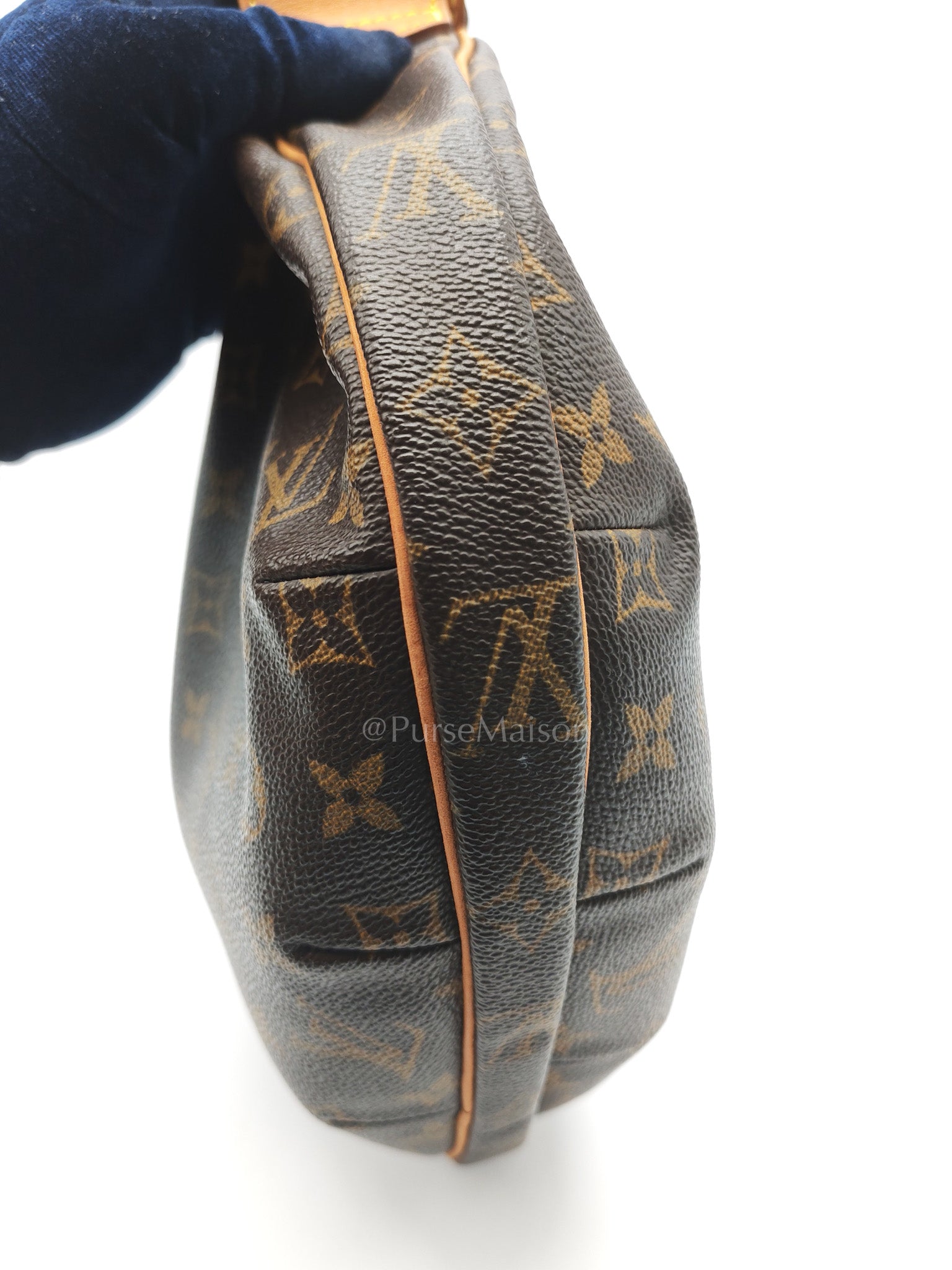 Croissant MM Handbag in Monogram Canvas (Datecode: TH0043)