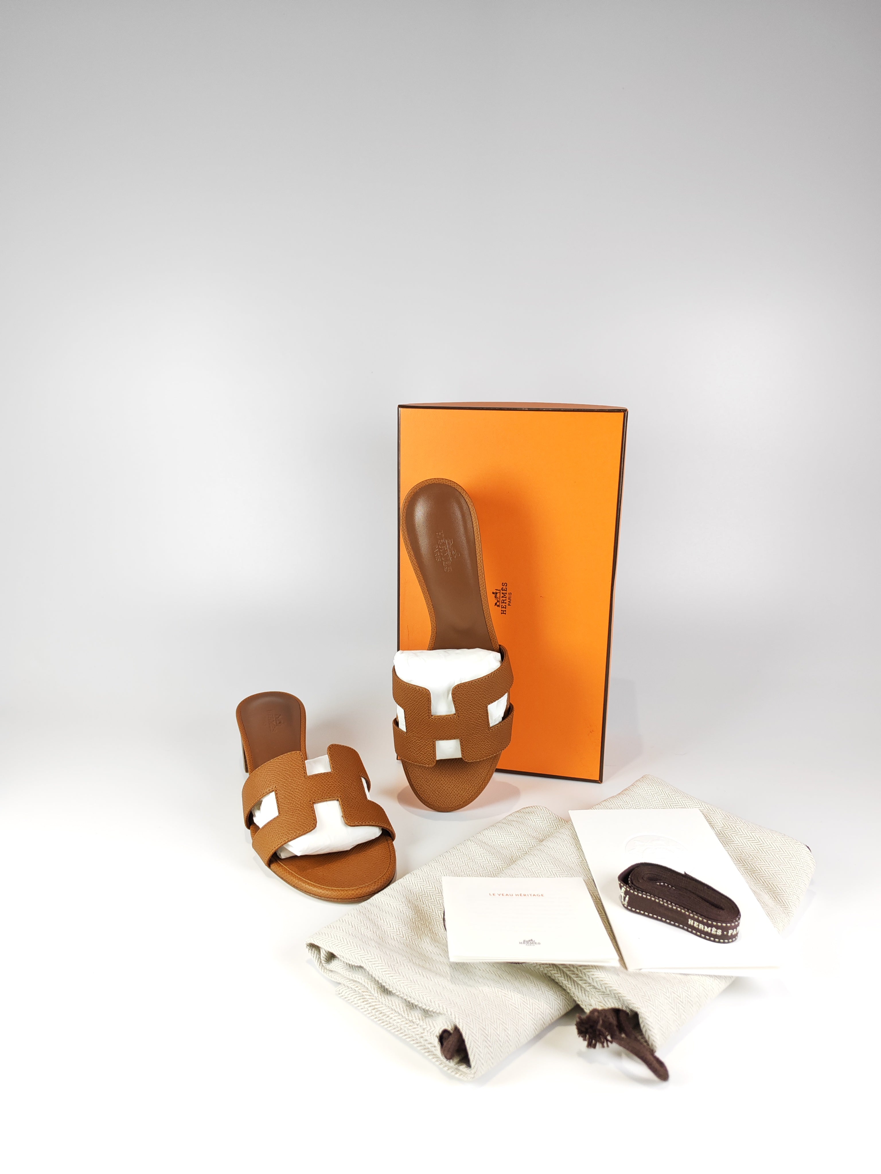 Oasis Gold in Epsom Leather Size 37.5 EU (24.5CM) | Purse Maison Luxury Bags Shop