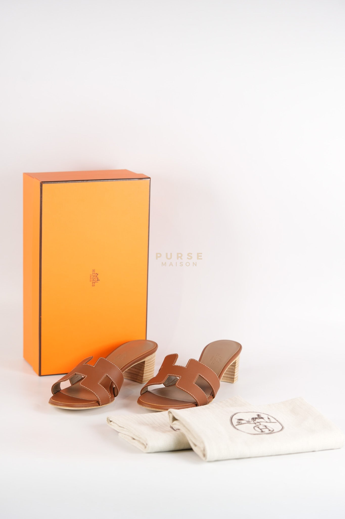 Oasis in Gold Calfskin Leather Size 37.5 EU (24 cm) | Purse Maison Luxury Bags Shop