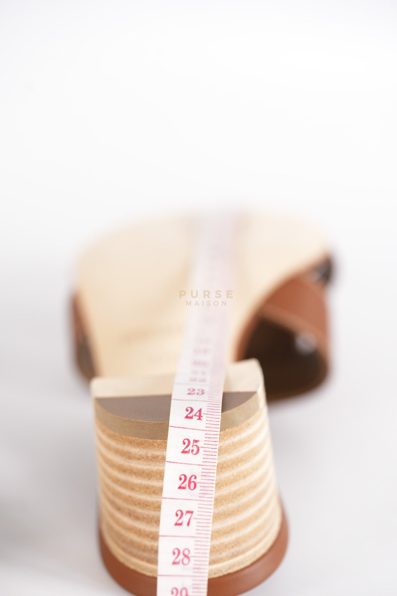 Oasis in Gold Calfskin Leather Size 37.5 EU (24 cm) | Purse Maison Luxury Bags Shop