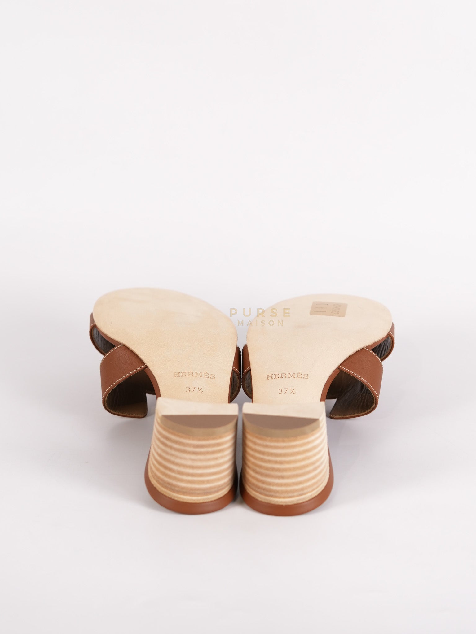 Oasis in Gold Calfskin Leather Size 37.5 EU (24 cm) | Purse Maison Luxury Bags Shop