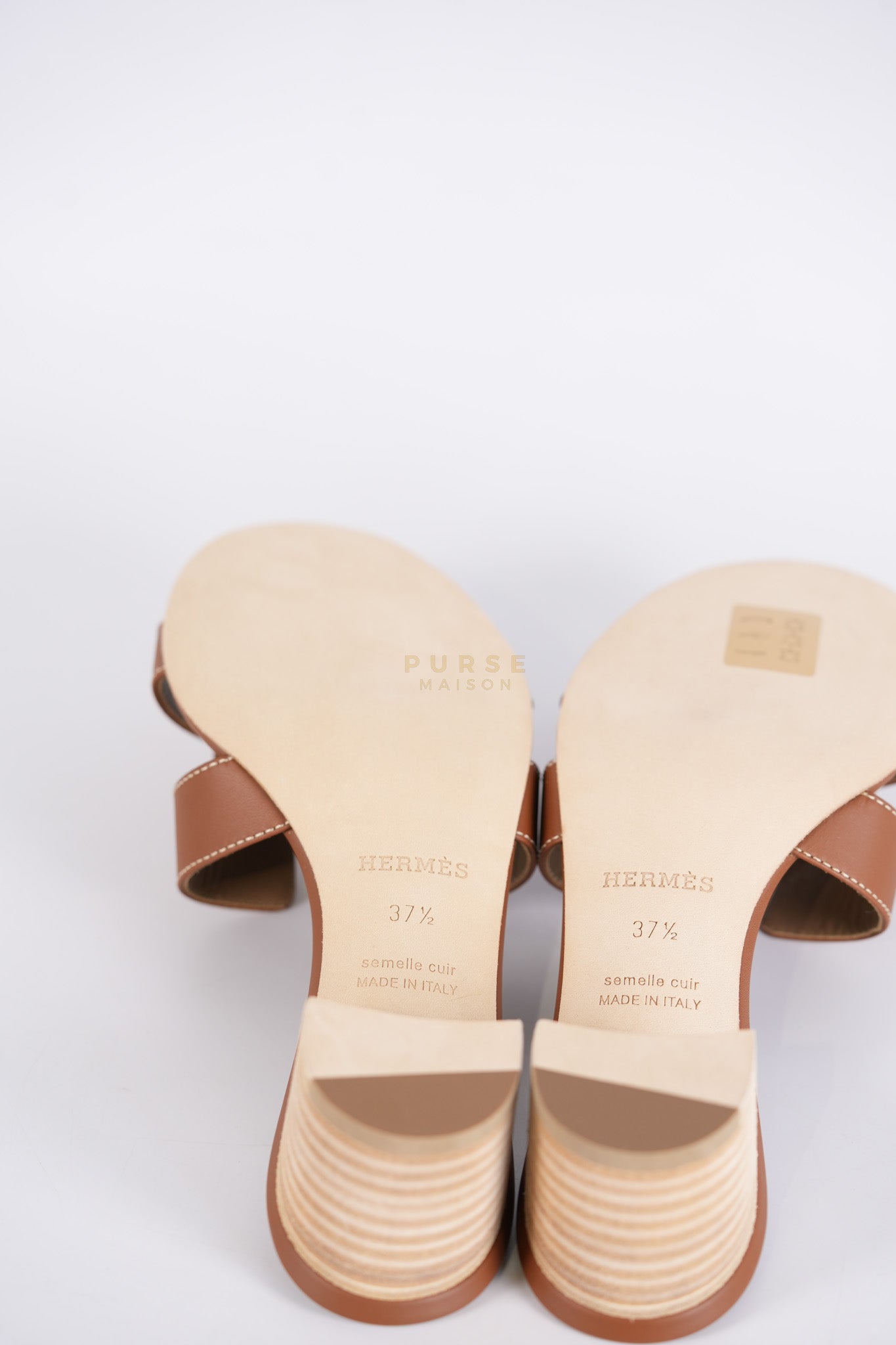 Oasis in Gold Calfskin Leather Size 37.5 EU (24 cm) | Purse Maison Luxury Bags Shop