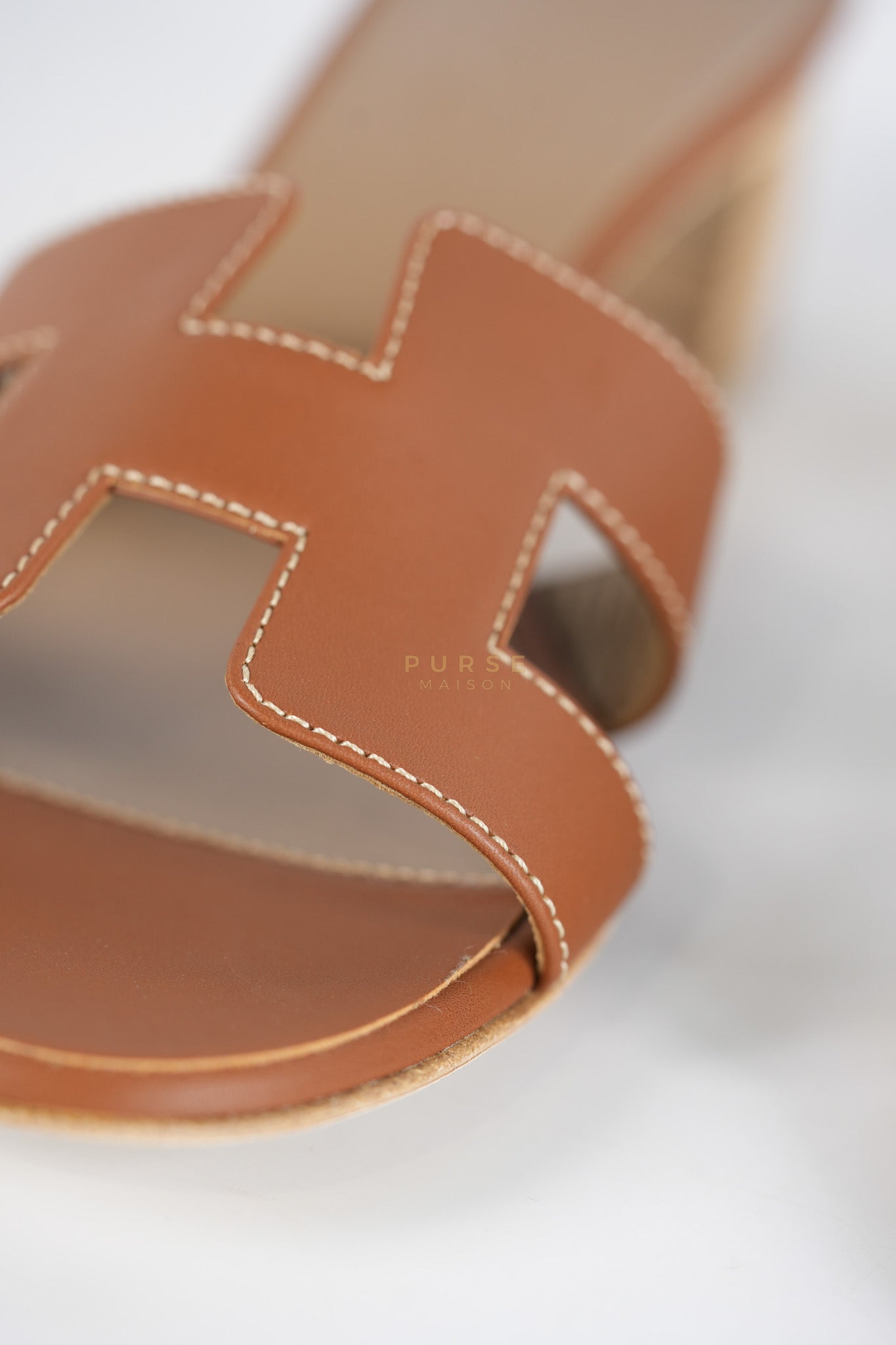 Oasis in Gold Calfskin Leather Size 37.5 EU (24 cm) | Purse Maison Luxury Bags Shop