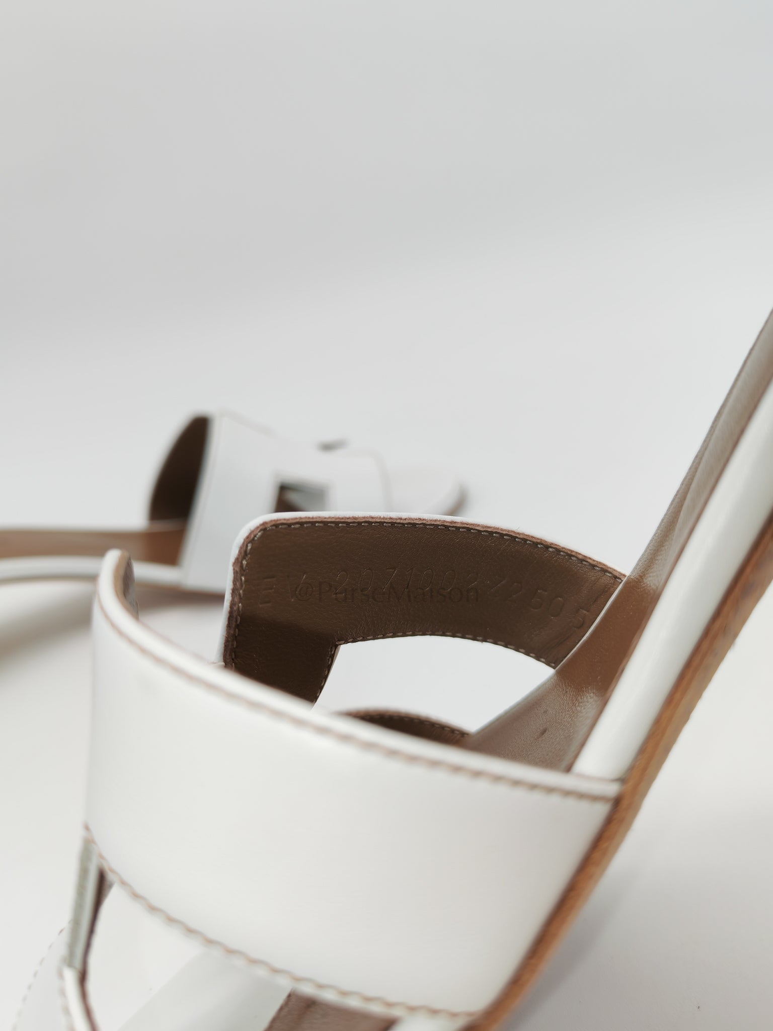 Oasis in White Swift Leather Sandals Size 37.5EU (24.5CM) | Purse Maison Luxury Bags Shop