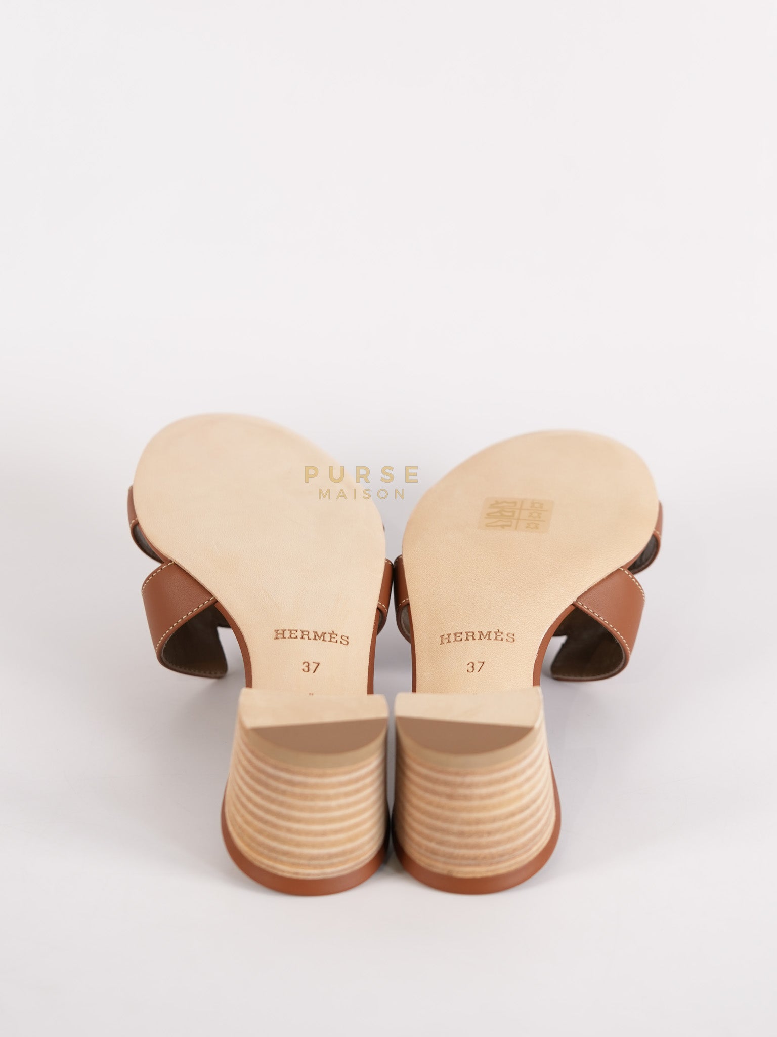 Oasis Sandals in Gold Size 37 EU (23cm) | Purse Maison Luxury Bags Shop