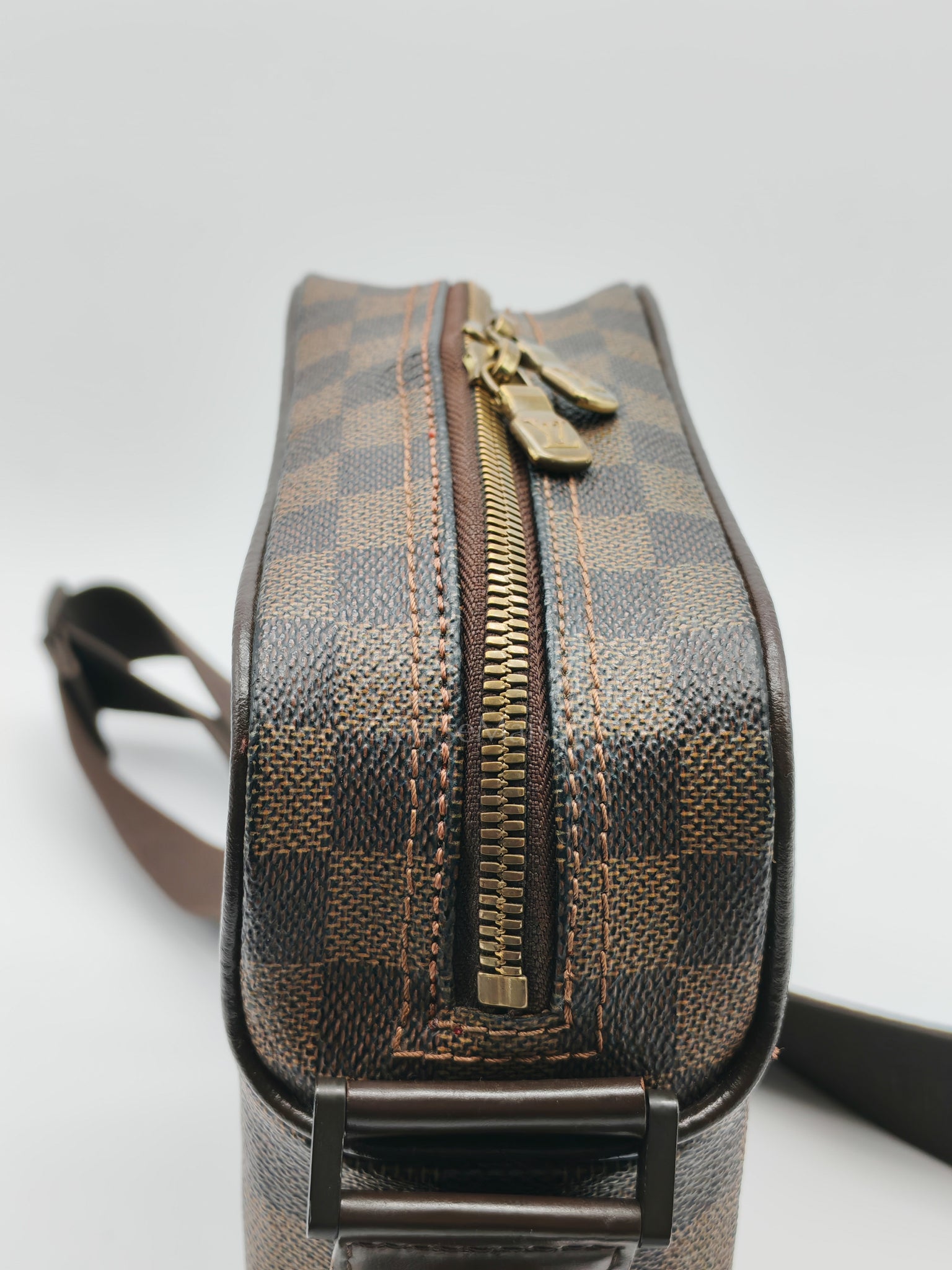 Olav Vintage Messenger Bag in Damier Ebene Canvas (Date Code: MI0024) | Purse Maison Luxury Bags Shop