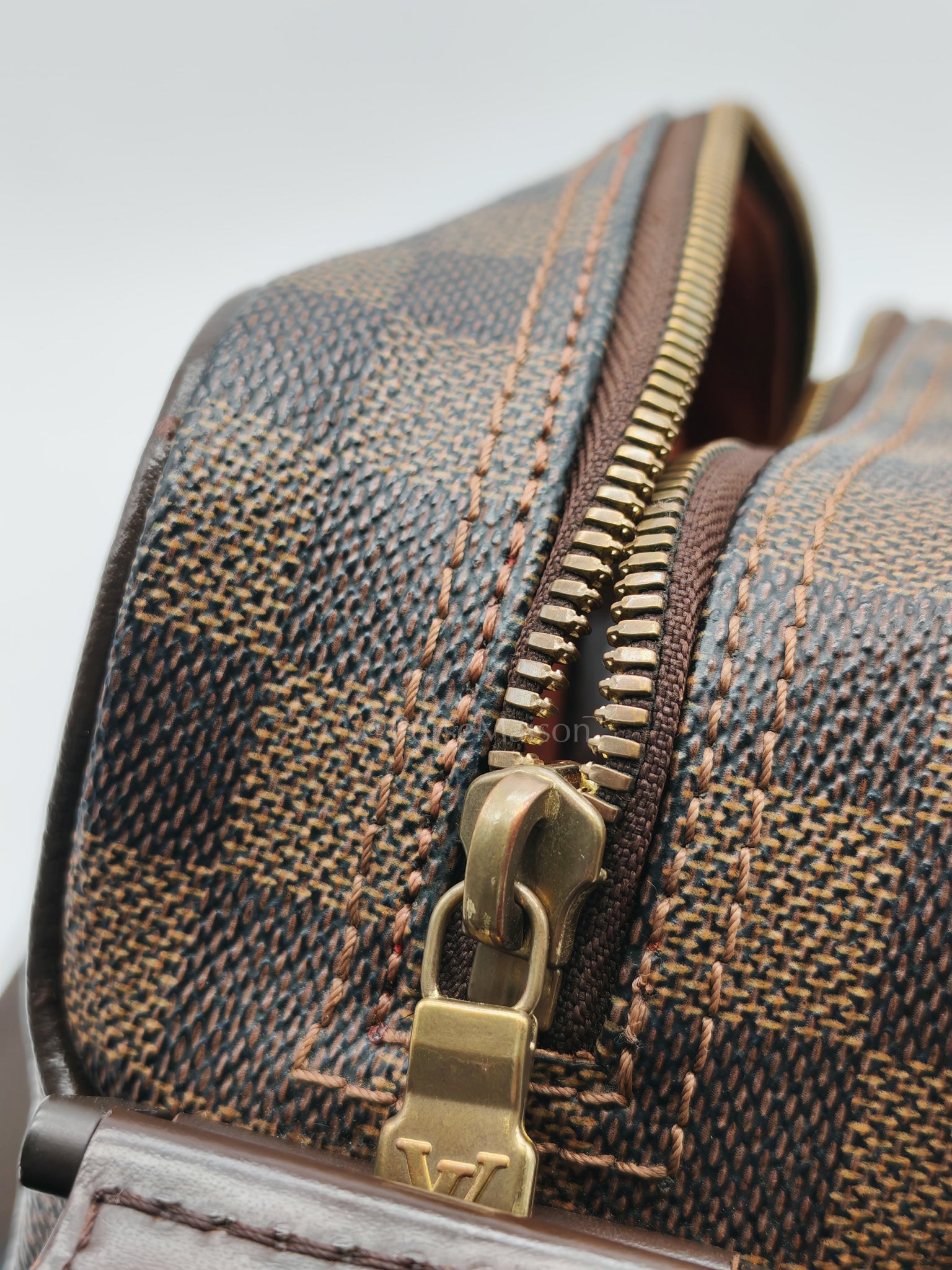 Olav Vintage Messenger Bag in Damier Ebene Canvas (Date Code: MI0024) | Purse Maison Luxury Bags Shop