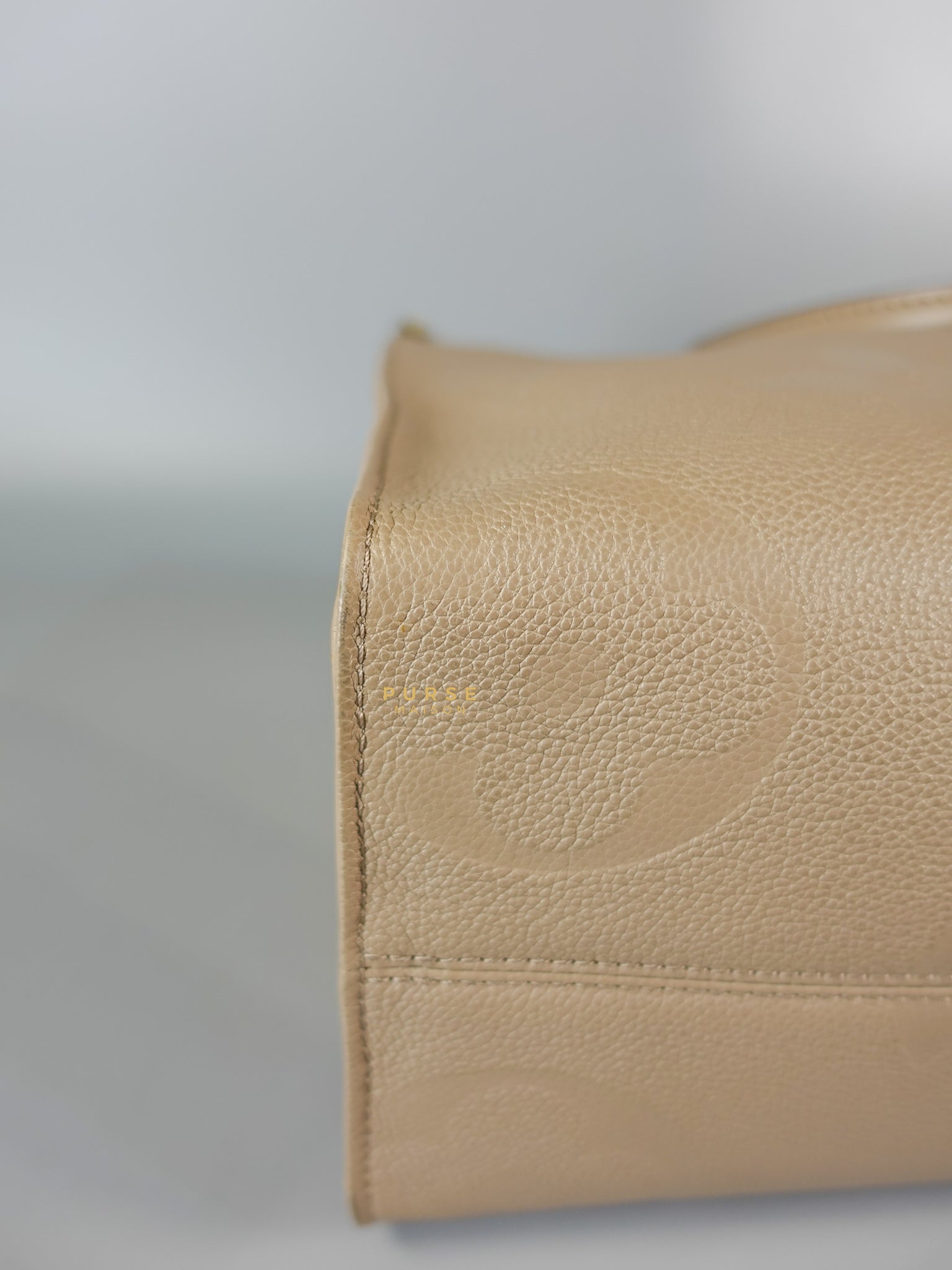 OnTheGo MM Tourterelle Empreinte Leather | Purse Maison Luxury Bags Shop