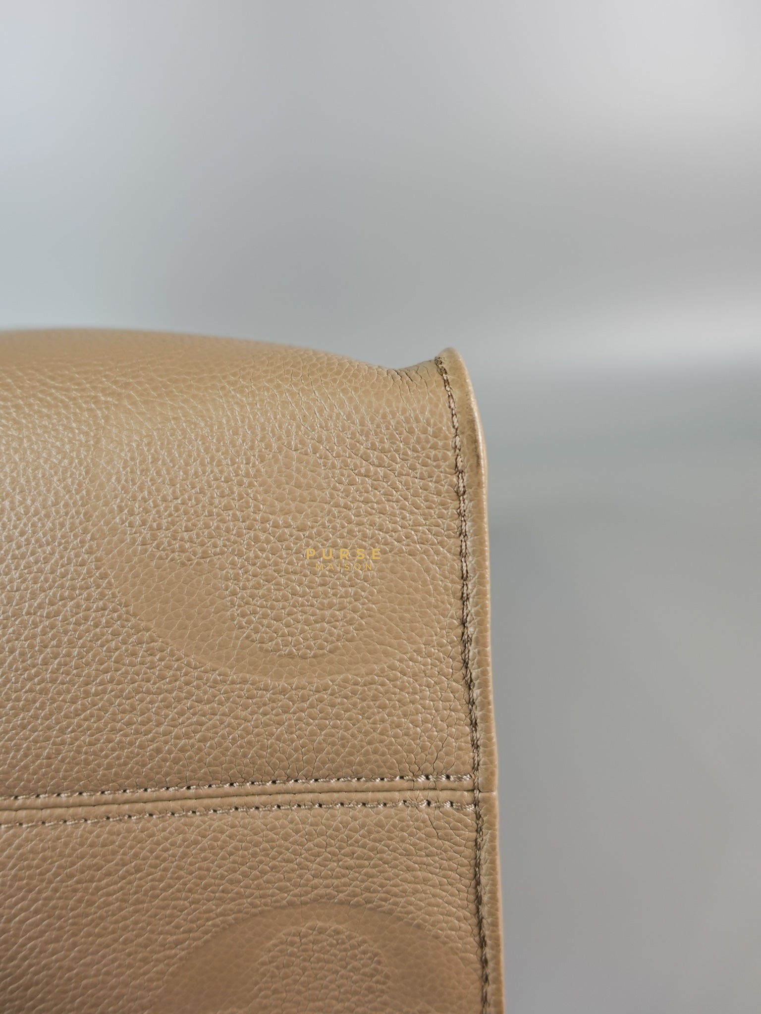 OnTheGo MM Tourterelle Empreinte Leather | Purse Maison Luxury Bags Shop