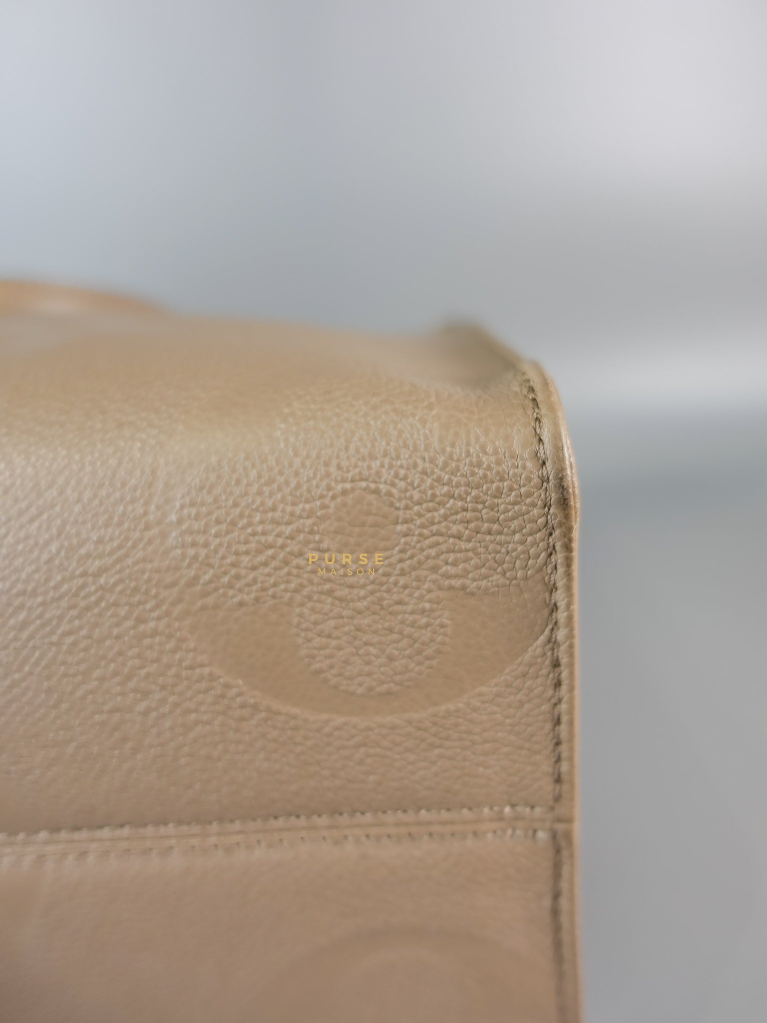 OnTheGo MM Tourterelle Empreinte Leather | Purse Maison Luxury Bags Shop