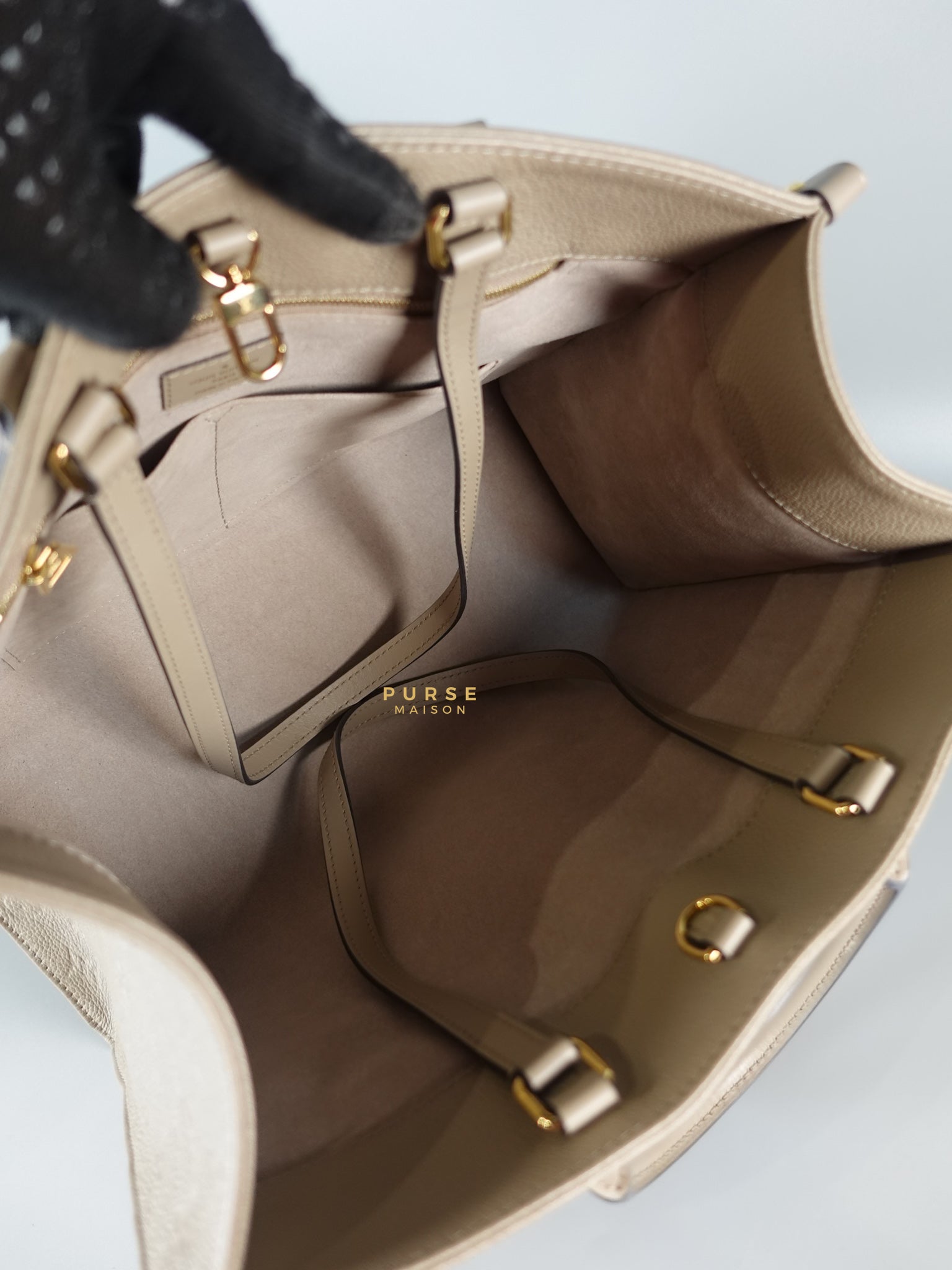 OnTheGo MM Tourterelle Empreinte Leather | Purse Maison Luxury Bags Shop