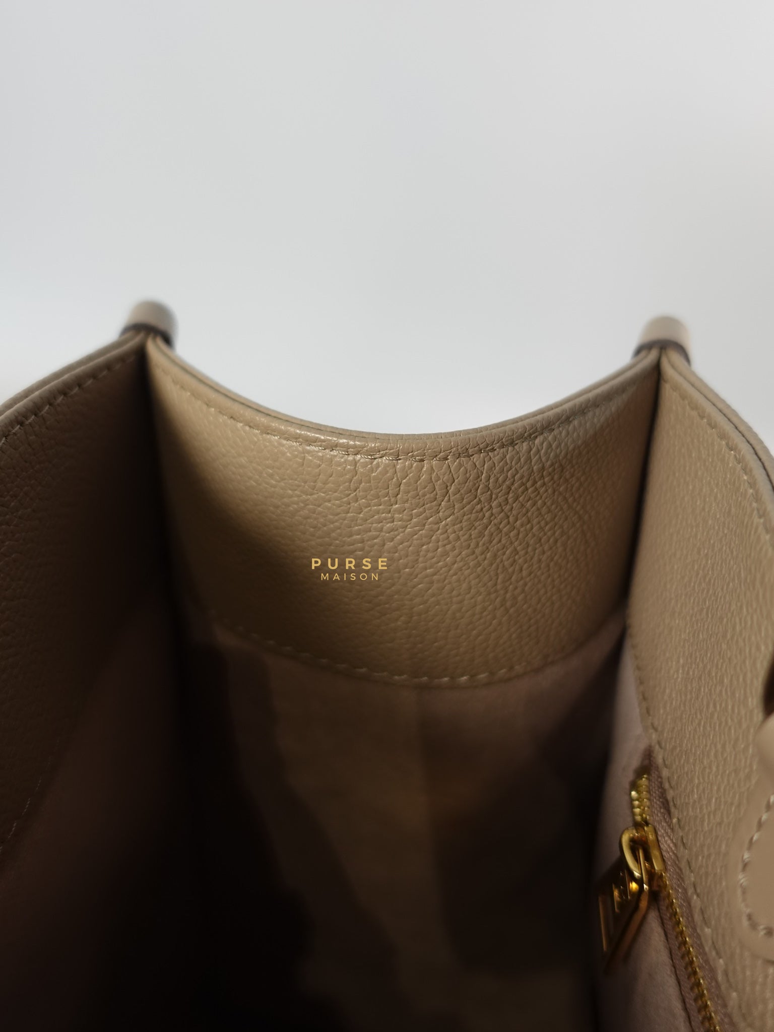 OnTheGo MM Tourterelle Empreinte Leather | Purse Maison Luxury Bags Shop