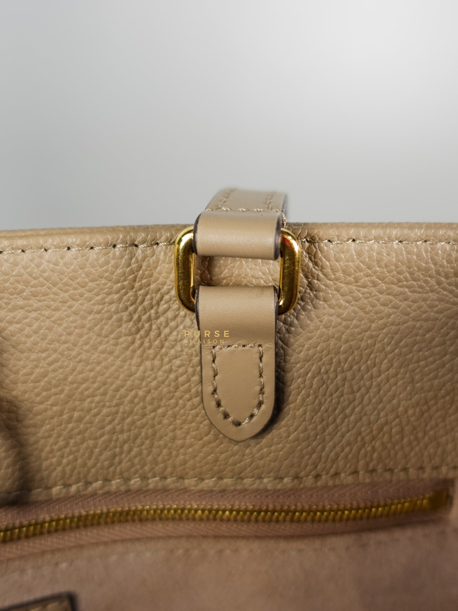 OnTheGo MM Tourterelle Empreinte Leather | Purse Maison Luxury Bags Shop