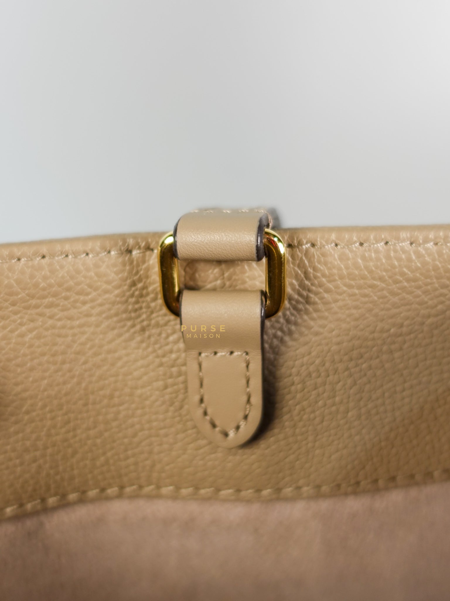 OnTheGo MM Tourterelle Empreinte Leather | Purse Maison Luxury Bags Shop