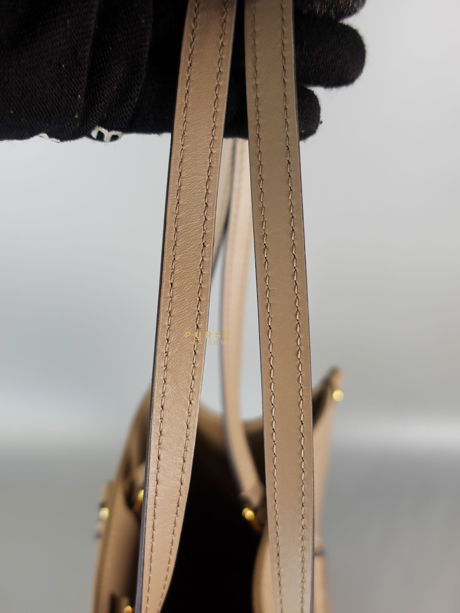 OnTheGo MM Tourterelle Empreinte Leather | Purse Maison Luxury Bags Shop