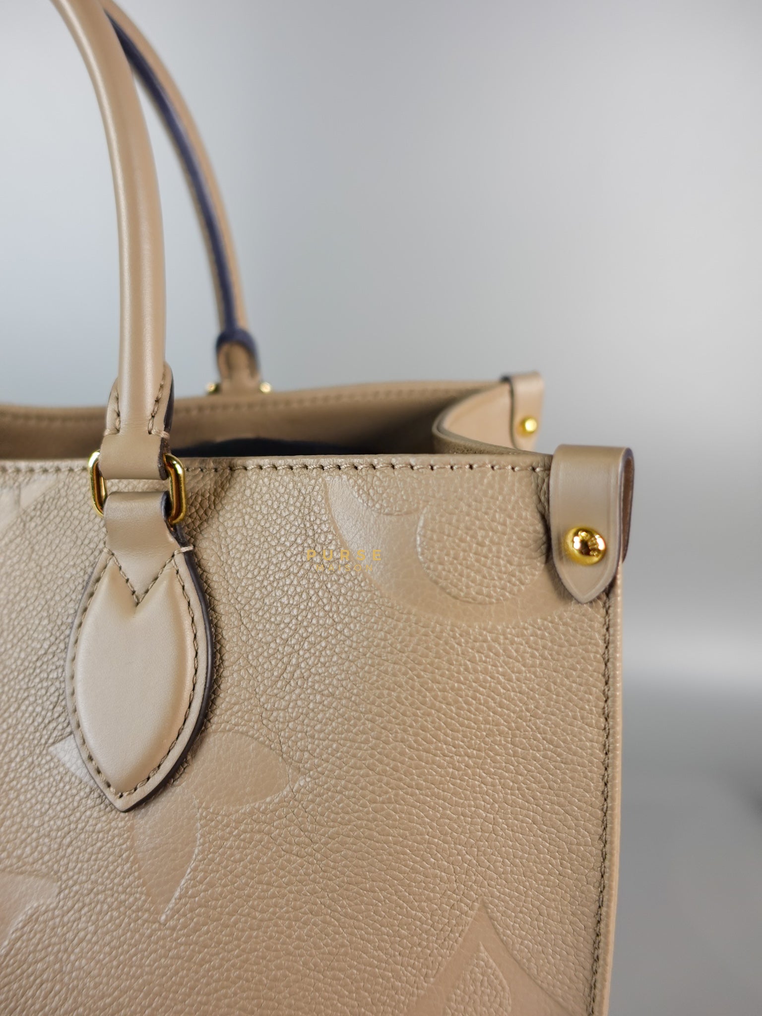 OnTheGo MM Tourterelle Empreinte Leather | Purse Maison Luxury Bags Shop