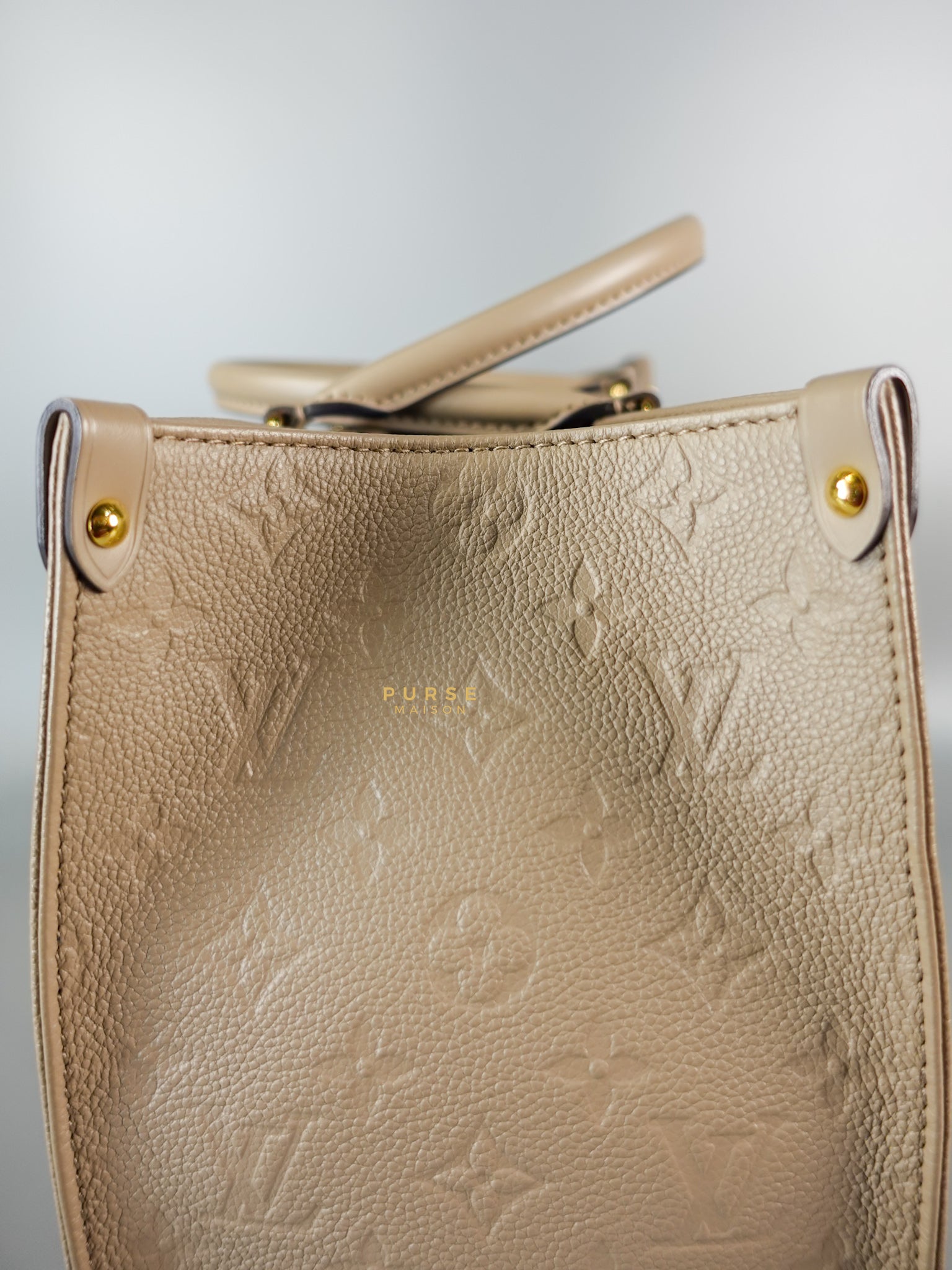 OnTheGo MM Tourterelle Empreinte Leather | Purse Maison Luxury Bags Shop