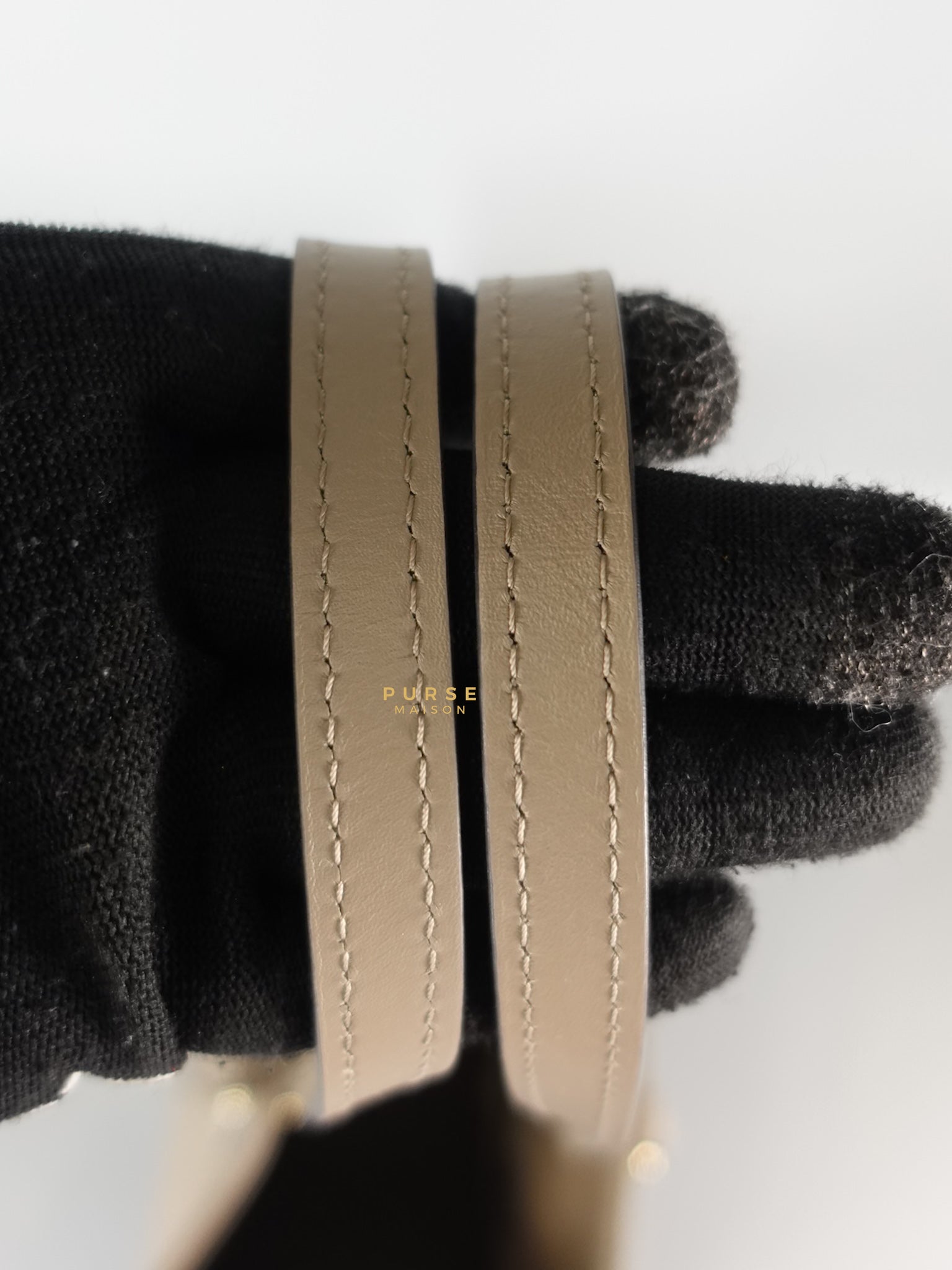 OnTheGo MM Tourterelle Empreinte Leather | Purse Maison Luxury Bags Shop