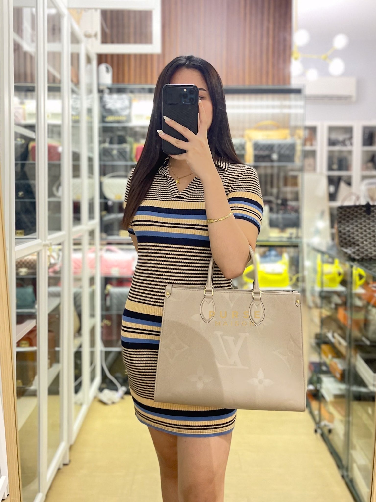 OnTheGo MM Tourterelle Empreinte Leather | Purse Maison Luxury Bags Shop