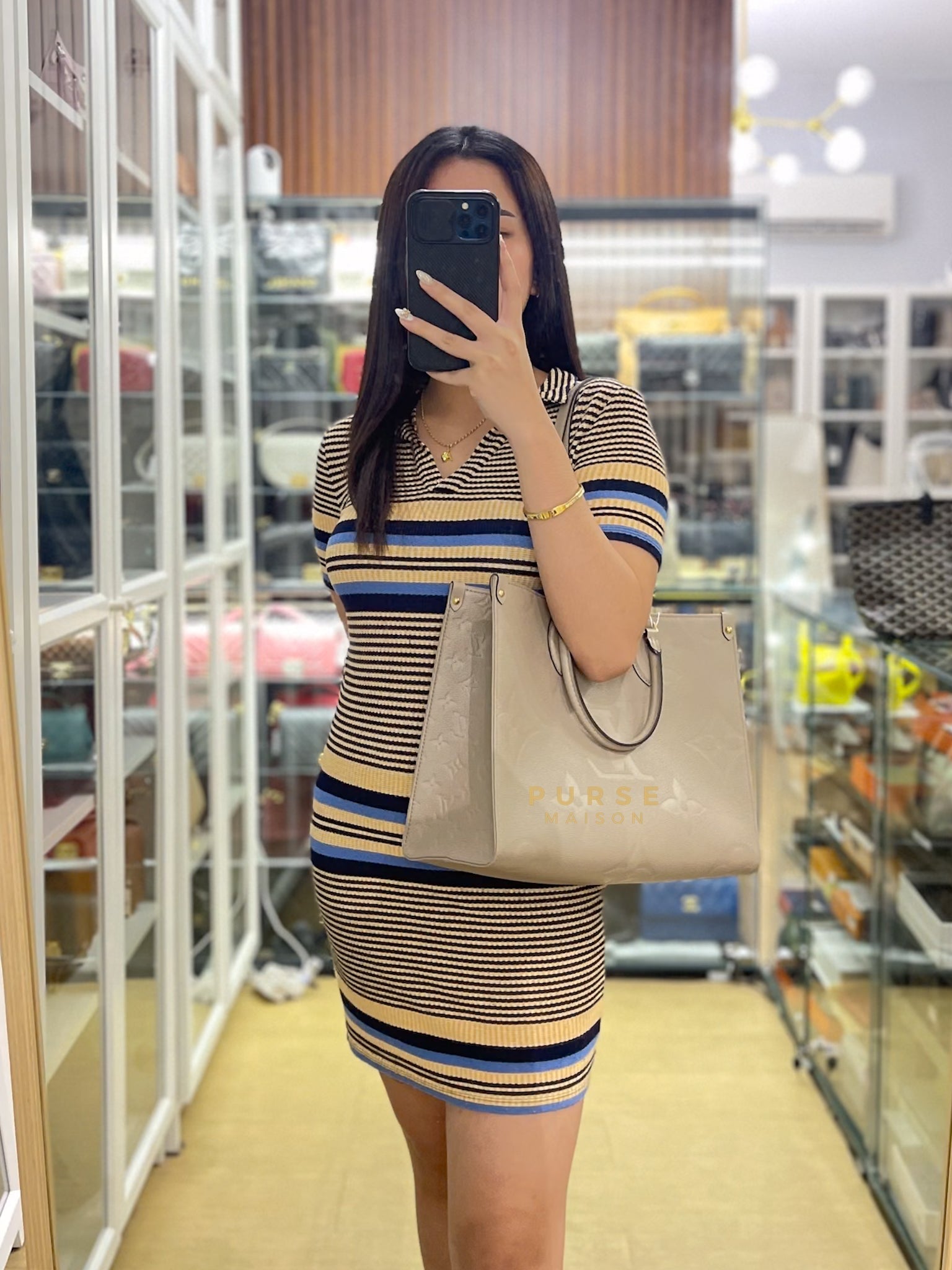 OnTheGo MM Tourterelle Empreinte Leather | Purse Maison Luxury Bags Shop