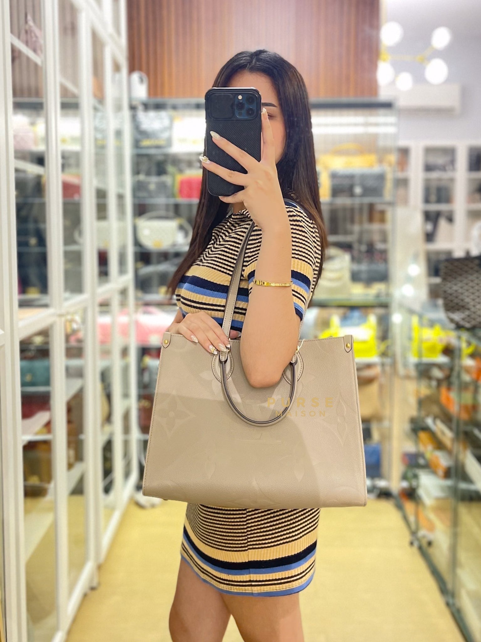 OnTheGo MM Tourterelle Empreinte Leather | Purse Maison Luxury Bags Shop