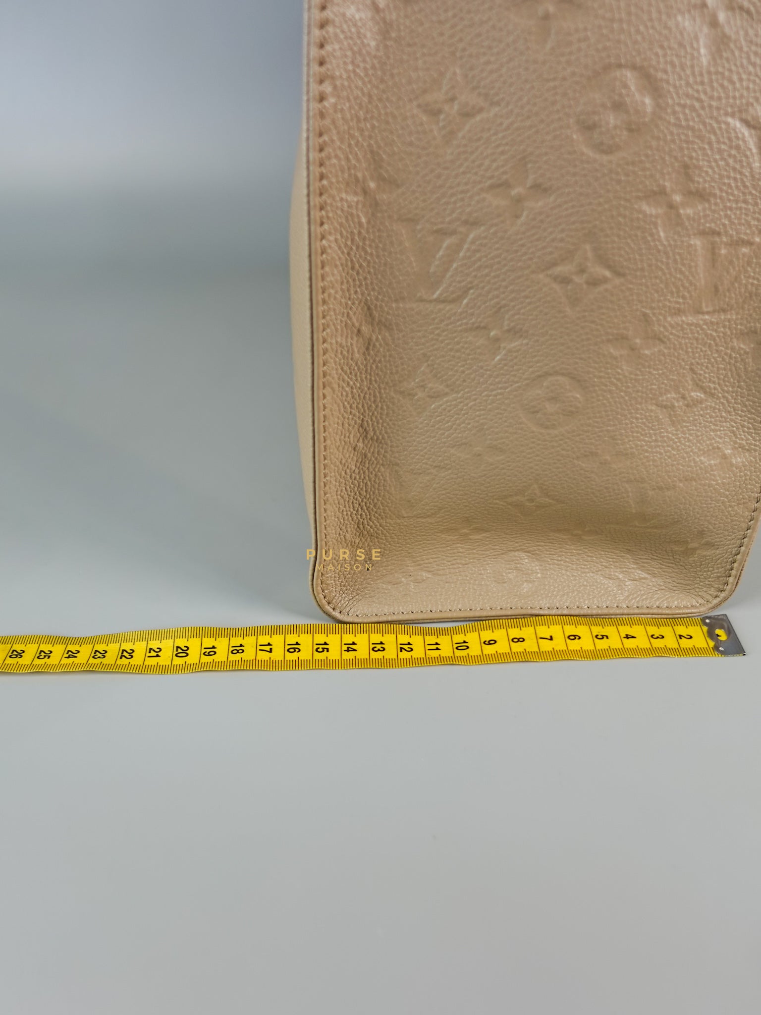 OnTheGo MM Tourterelle Empreinte Leather | Purse Maison Luxury Bags Shop