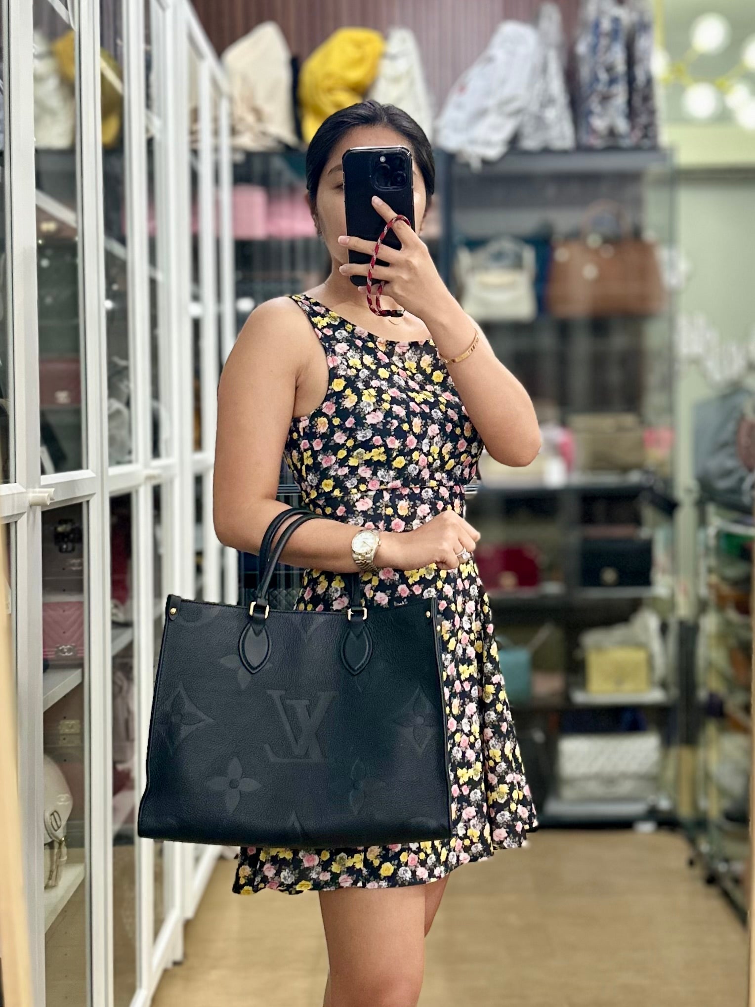 OnTheGo(OTG) MM in Black Empreinte Leather(Microchip) | Purse Maison Luxury Bags Shop