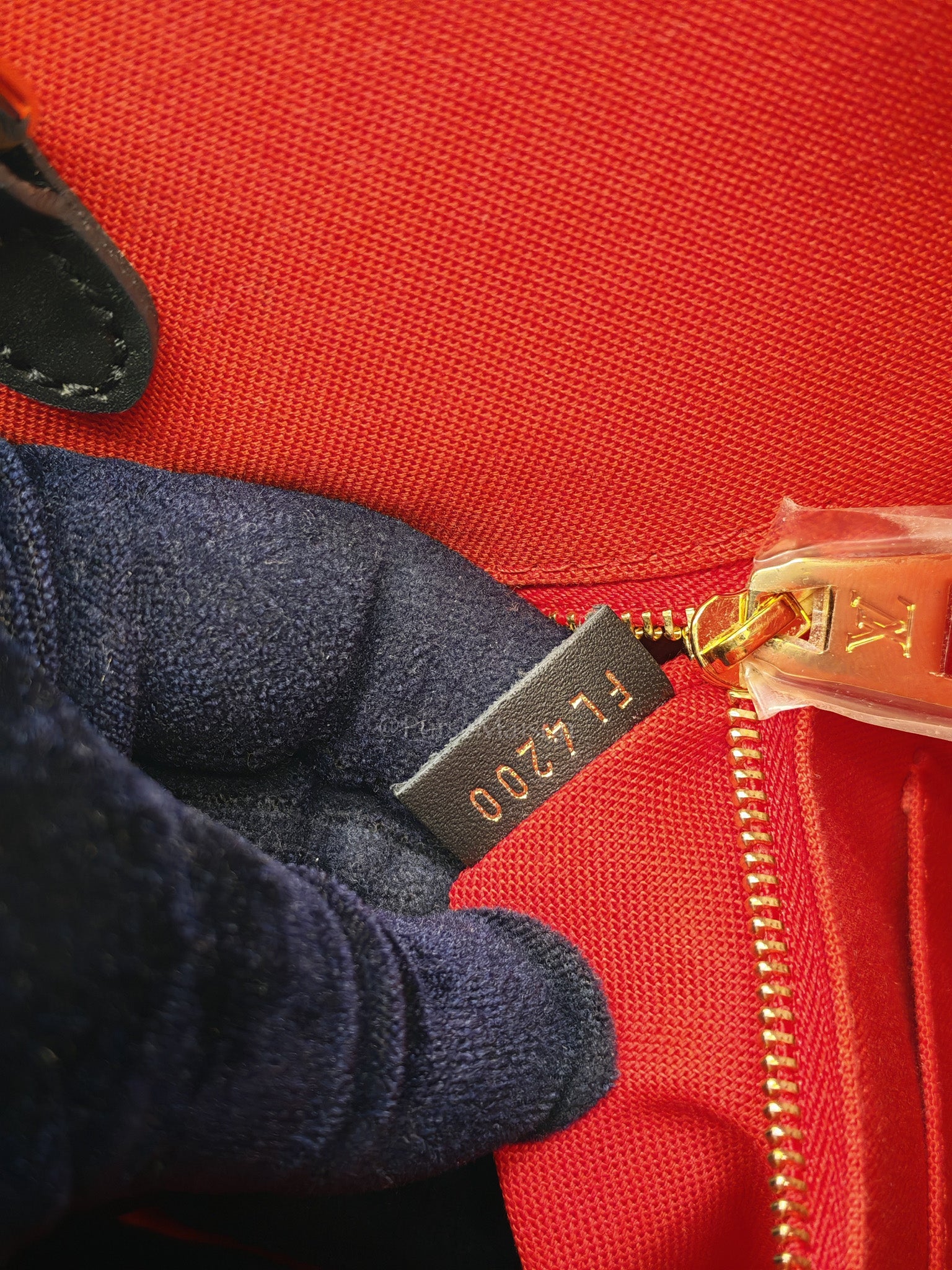 OnTheGo (OTG) MM in Reverse Monogram Canvas & Gold Hardware (Datecode: FL4200) | Purse Maison Luxury Bags Shop
