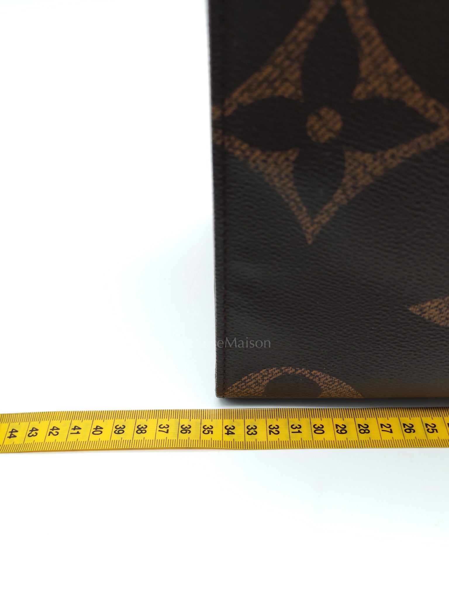 OnTheGo (OTG) MM in Reverse Monogram Canvas & Gold Hardware (Datecode: FL4200) | Purse Maison Luxury Bags Shop