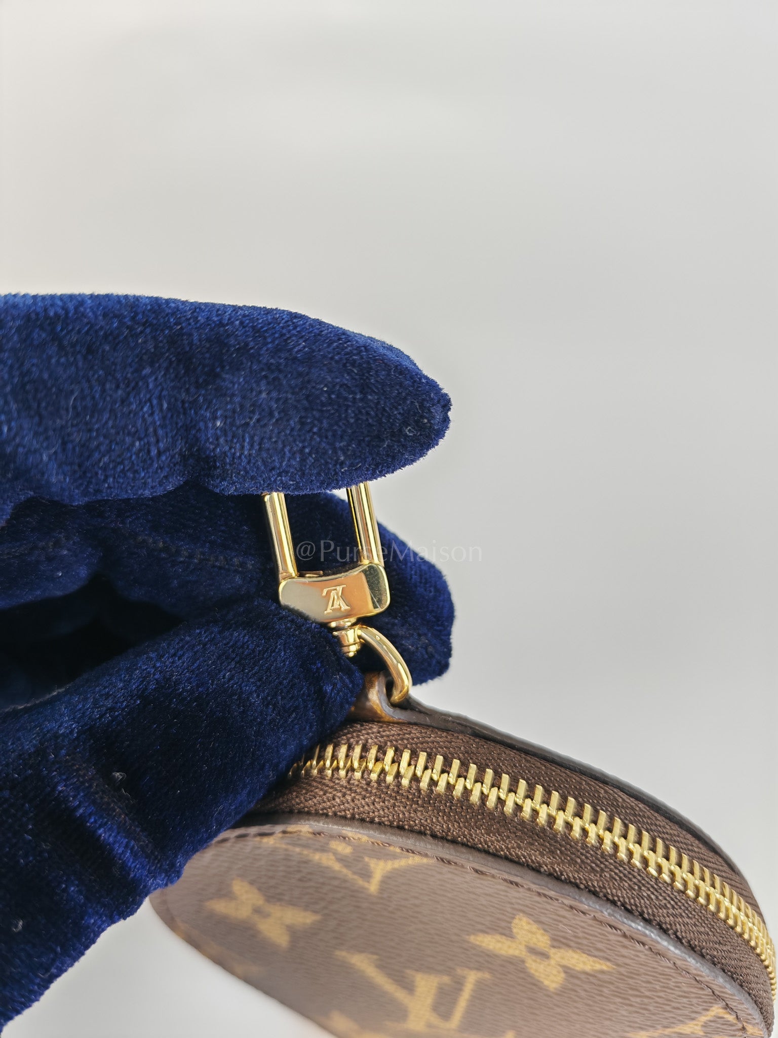 OnTheGo PM (OTG) in Reverse Monogram Canvas (Microchip) | Purse Maison Luxury Bags Shop