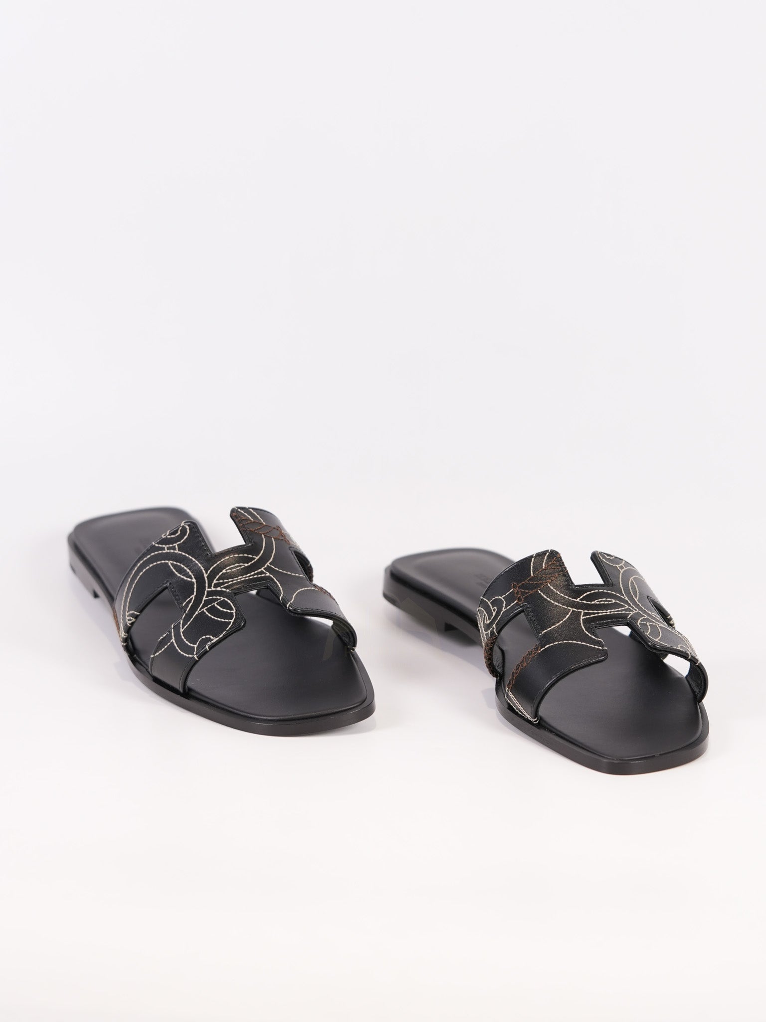 Oran in Black Panoplie Equestre Embroidered Calfskin Size 38EU (24cm) | Purse Maison Luxury Bags Shop