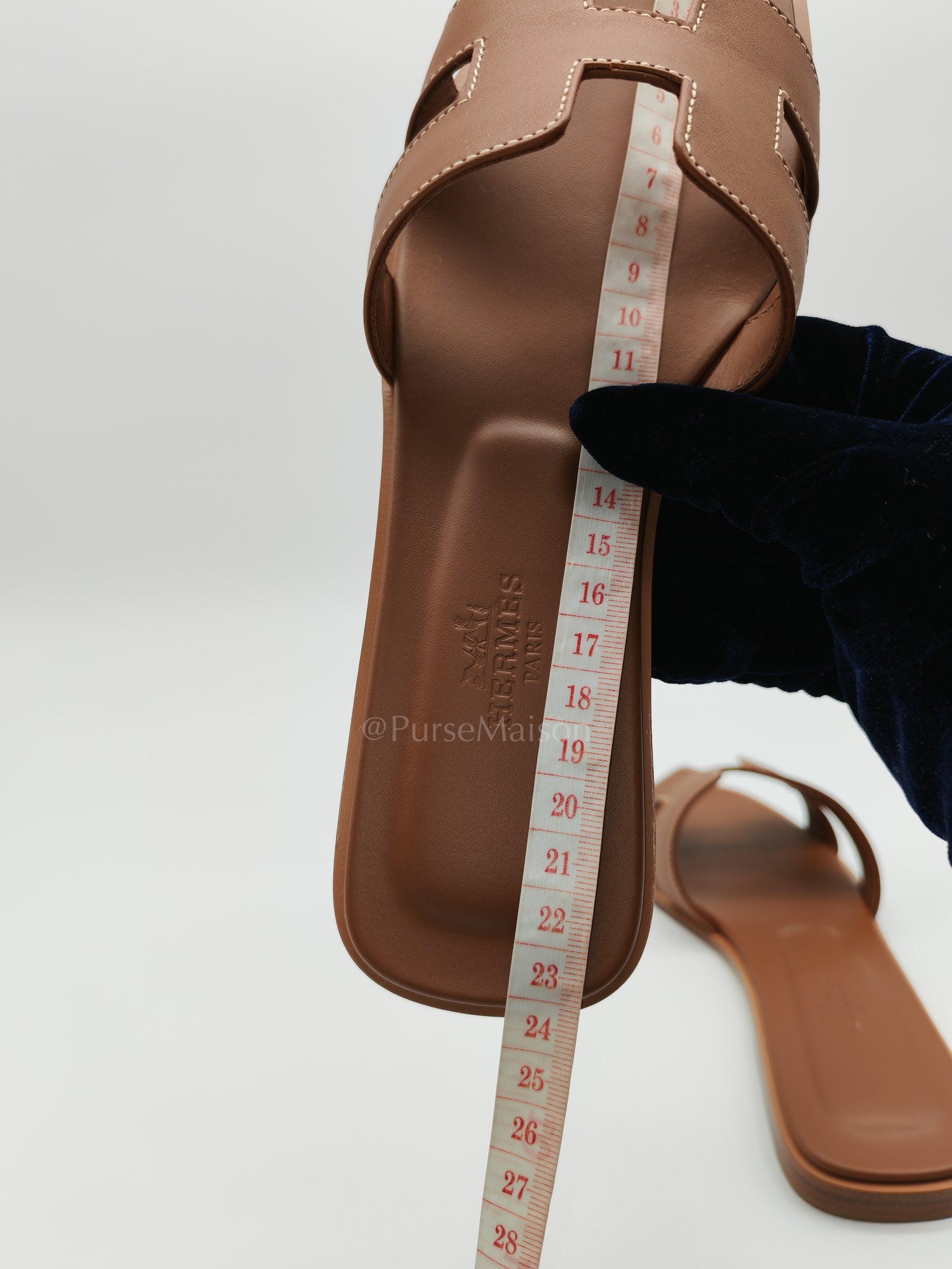 Oran in Gold Swift Leather Size 36.5 (23.5cm) | Purse Maison Luxury Bags Shop