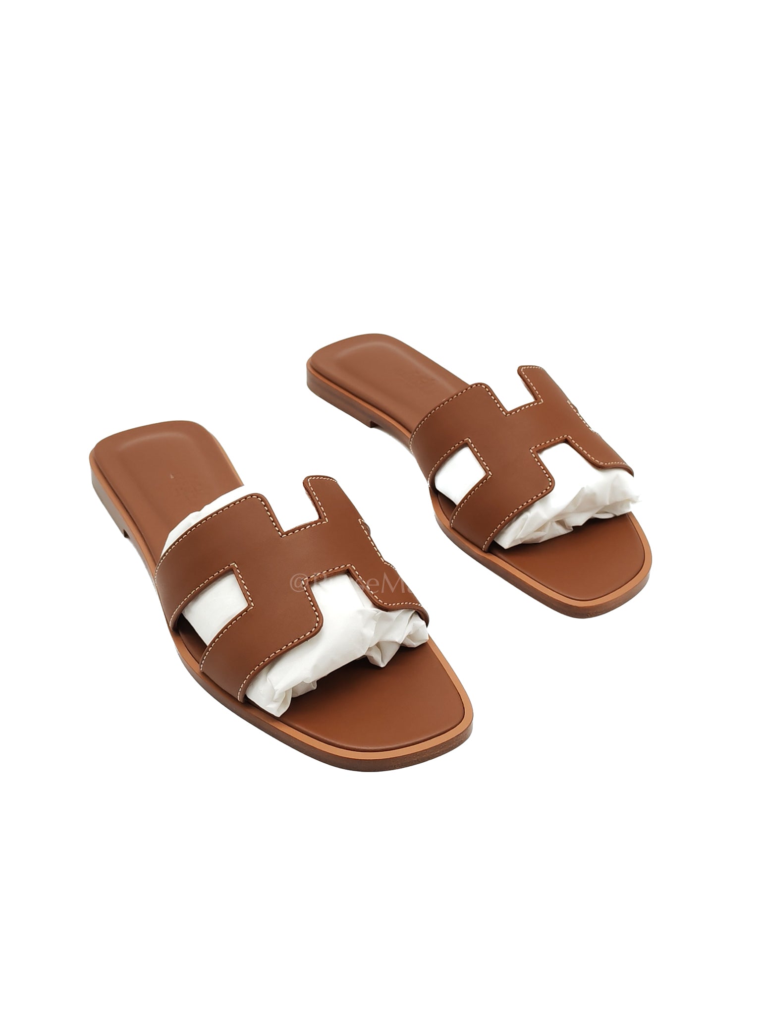 Oran in Gold Swift Leather Size 36.5 (23.5cm) | Purse Maison Luxury Bags Shop