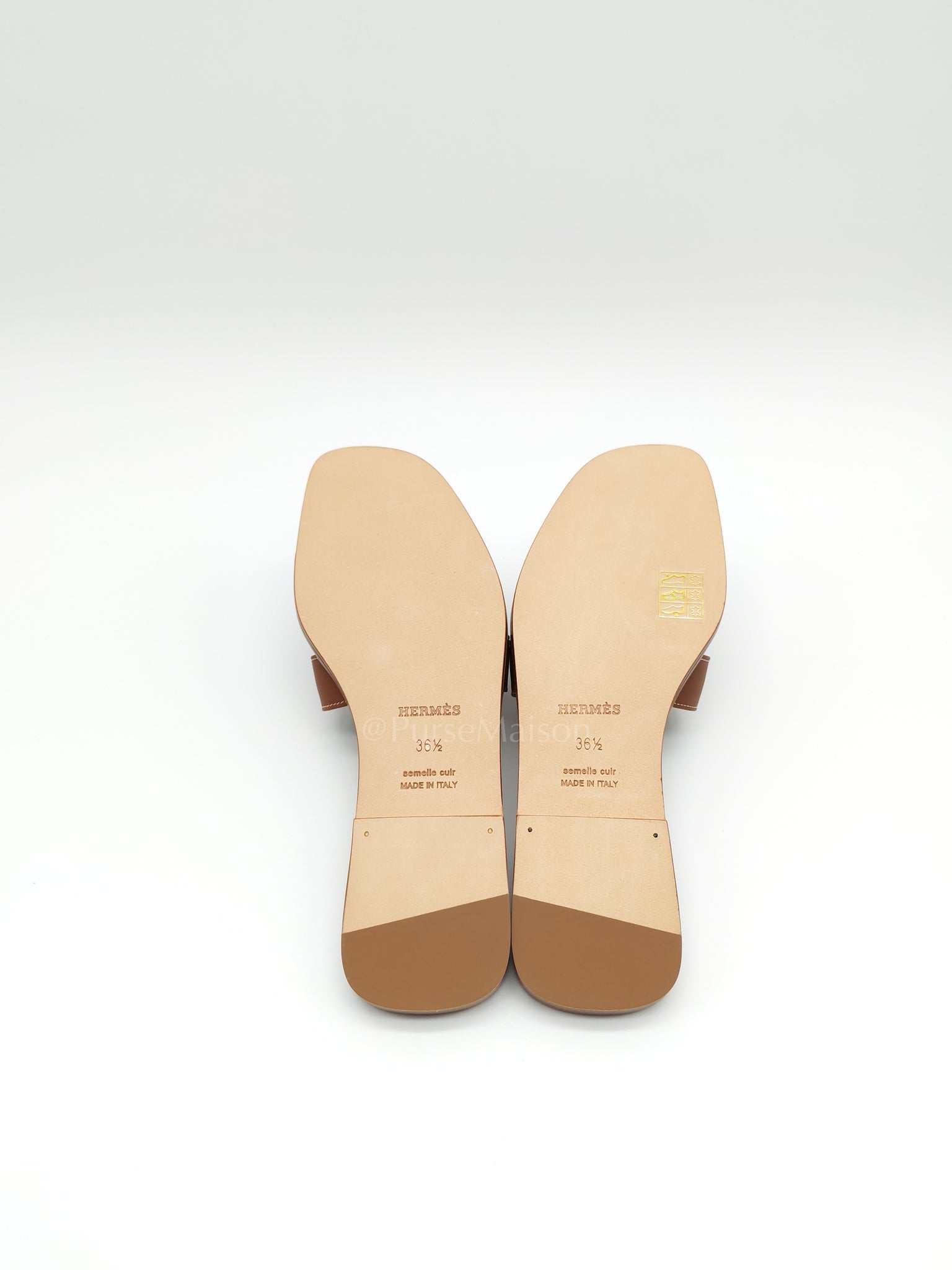 Oran in Gold Swift Leather Size 36.5 (23.5cm) | Purse Maison Luxury Bags Shop