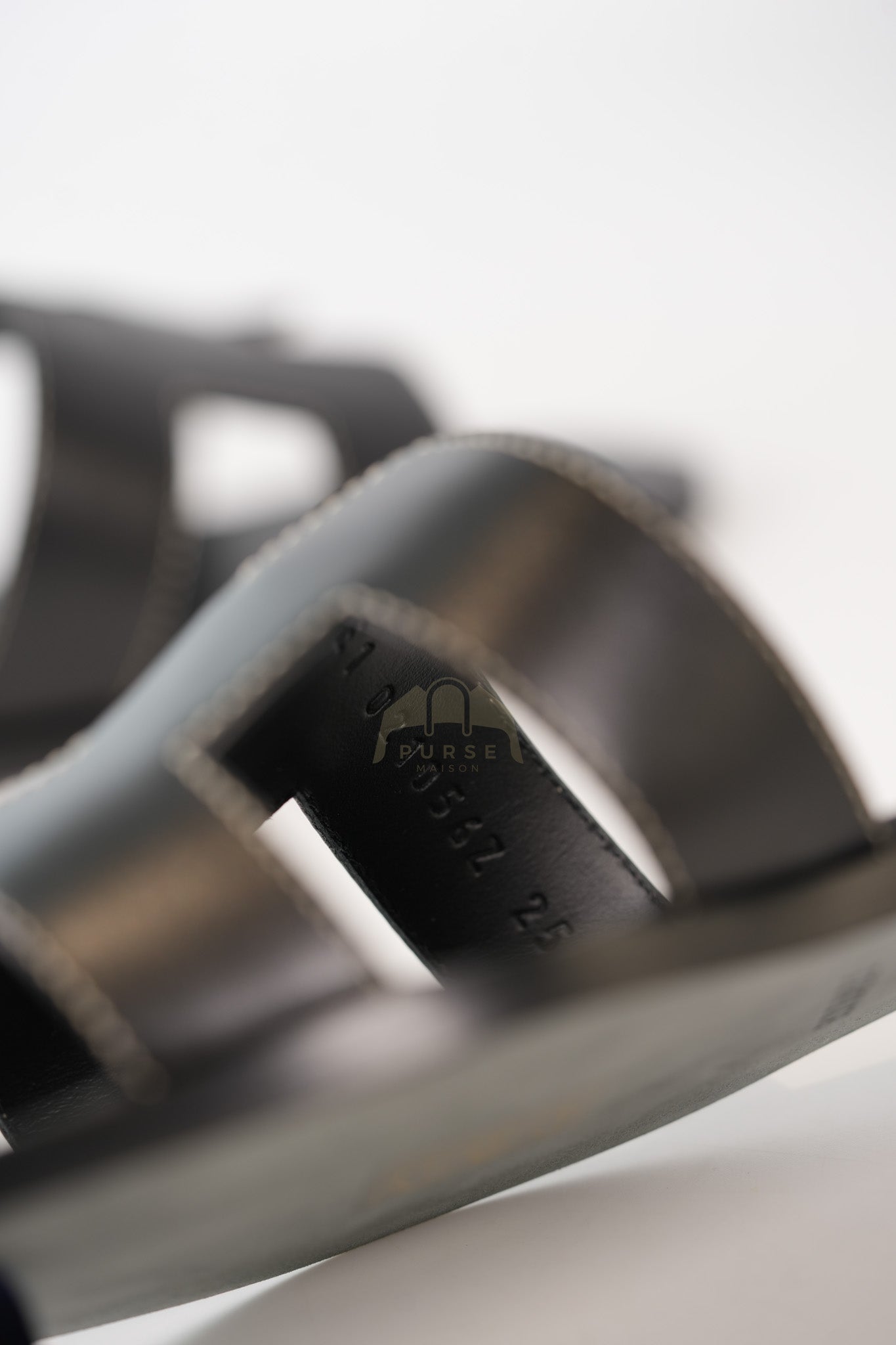 Oran in Noir/Black Box Calfskin Leather Size 37 | Purse Maison Luxury Bags Shop